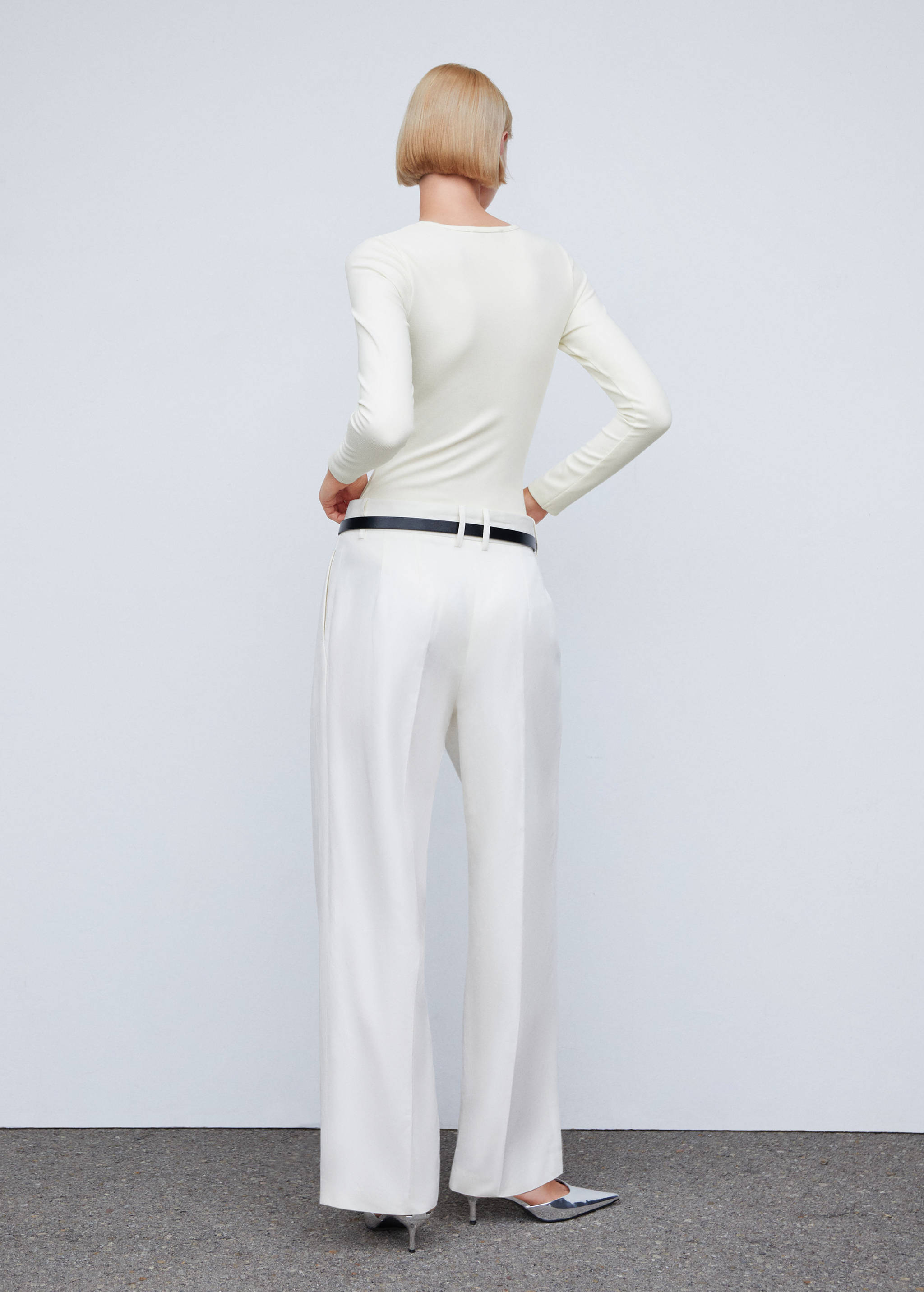 V-neck bodysuit - Reverse of the article