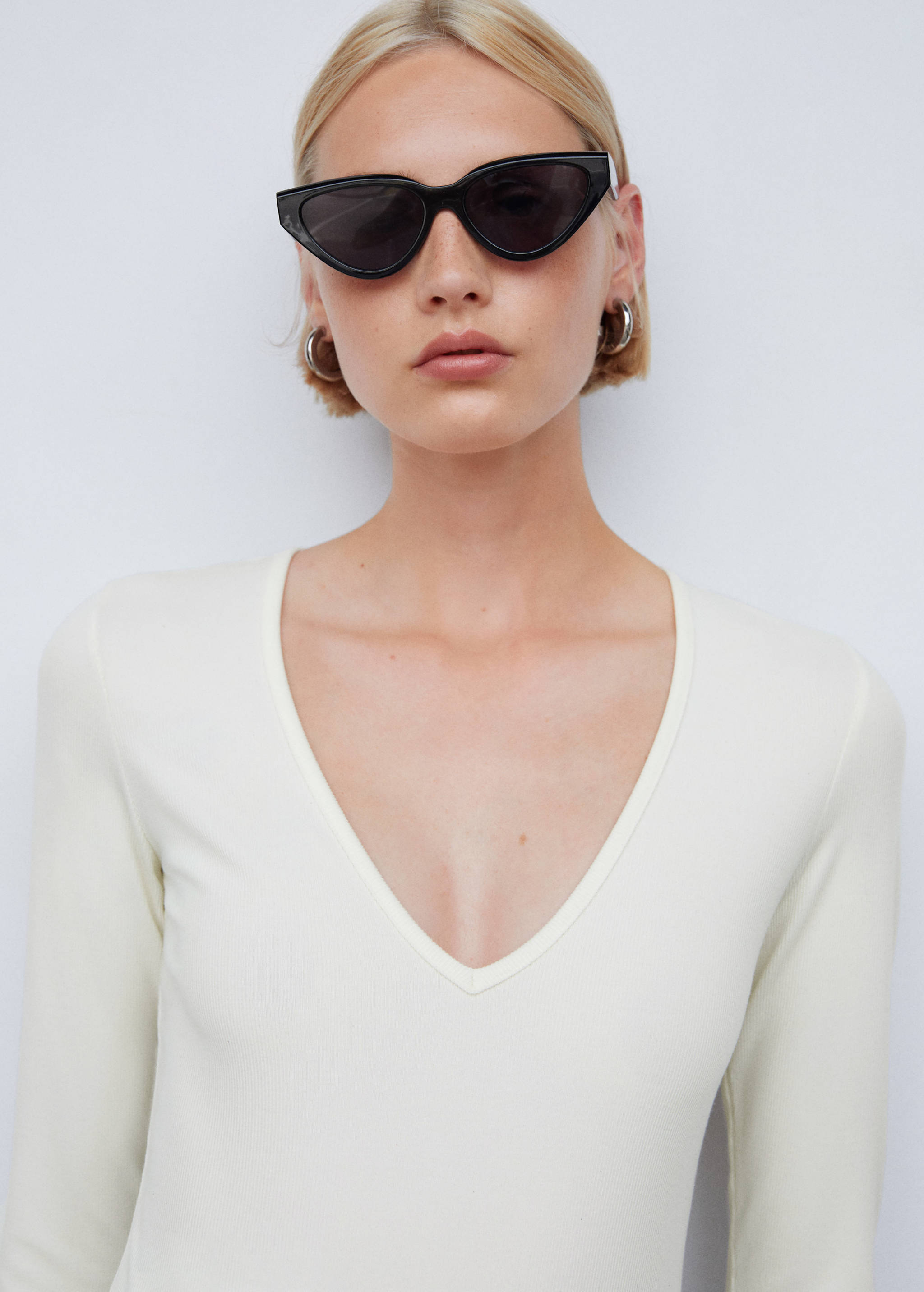 V-neck bodysuit - Details of the article 1