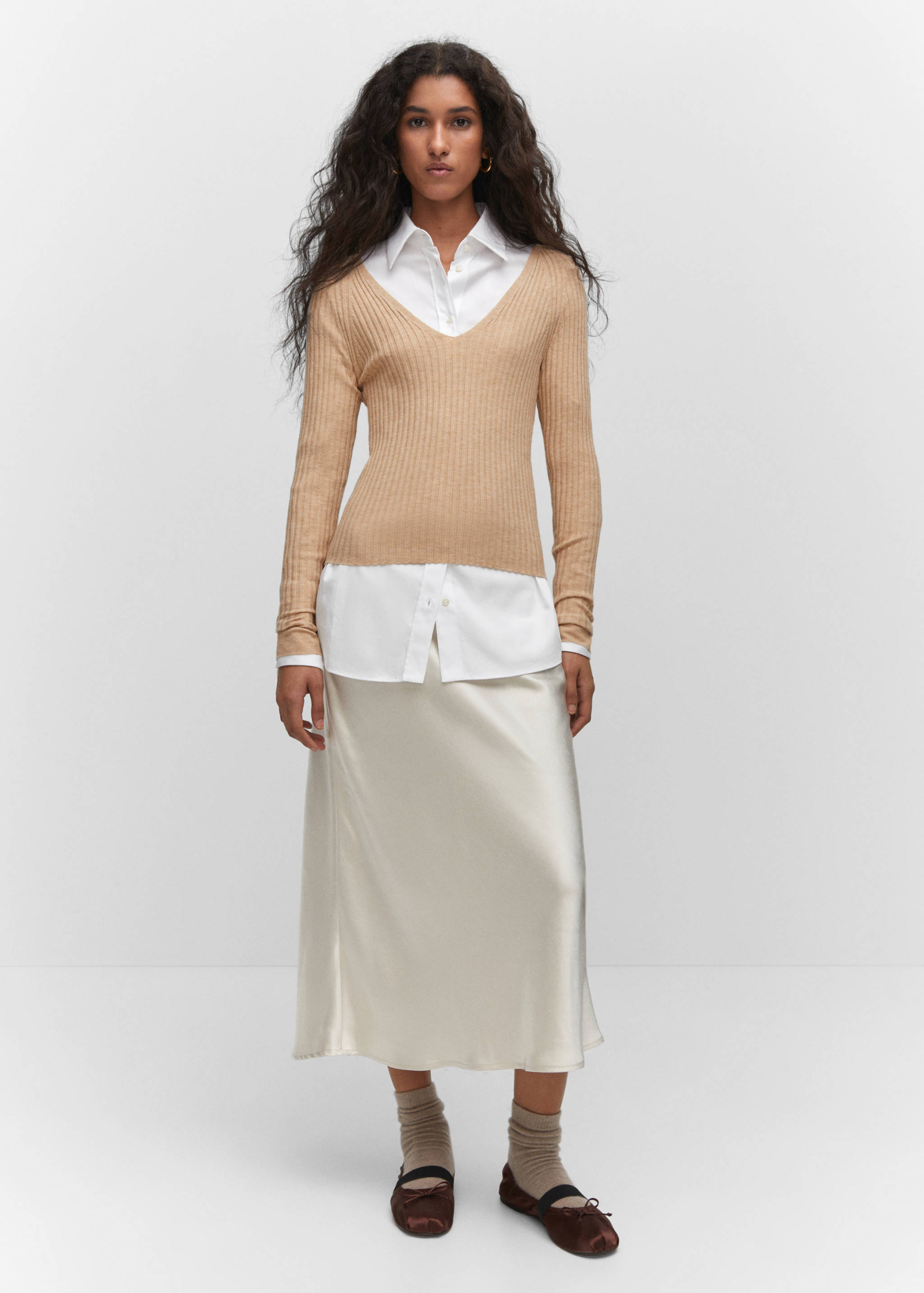 V-neck ribbed knit sweater - General plane