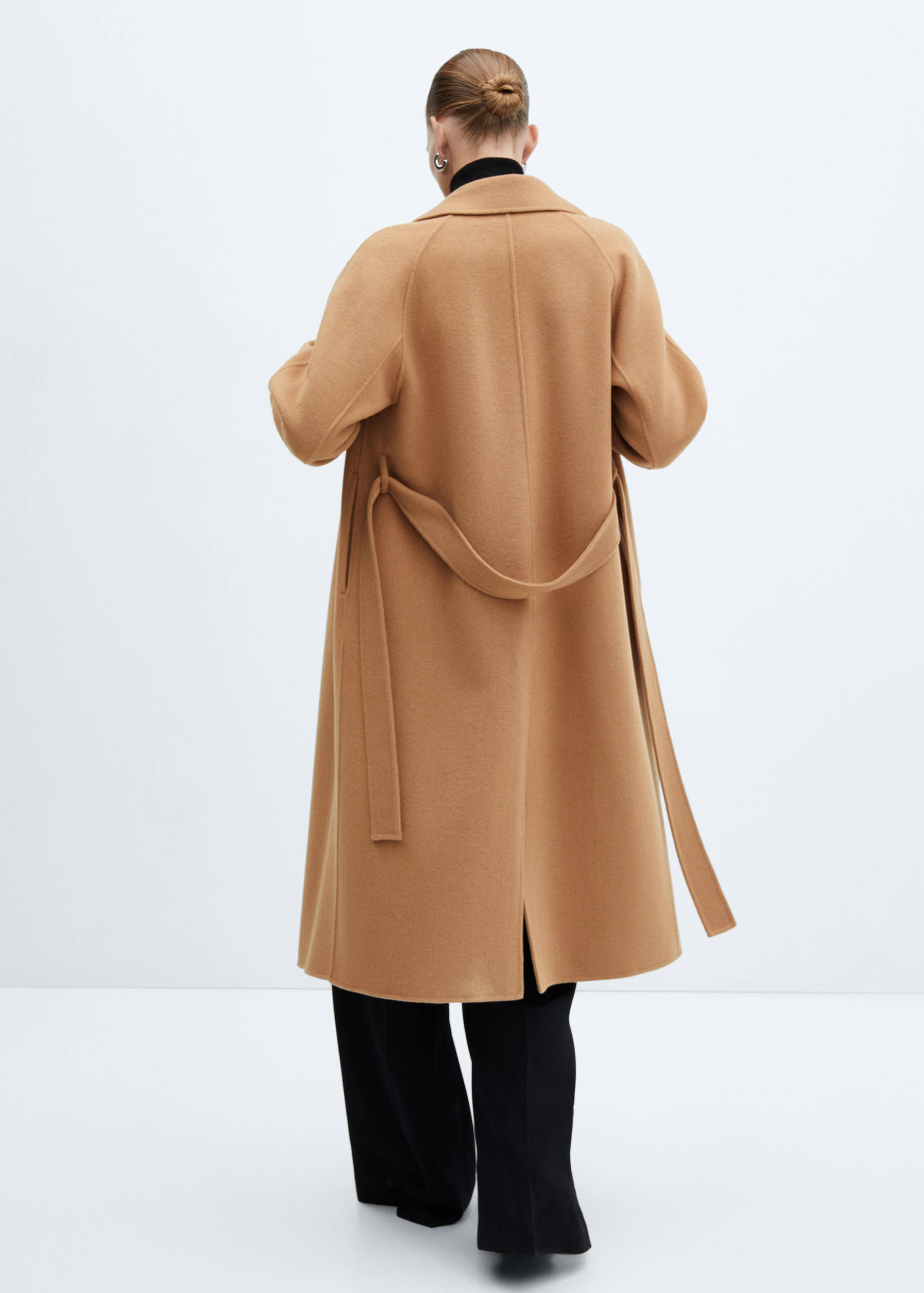 معطف بحزام مصنوع يدويًا - الجهة الخلفية للمنتج