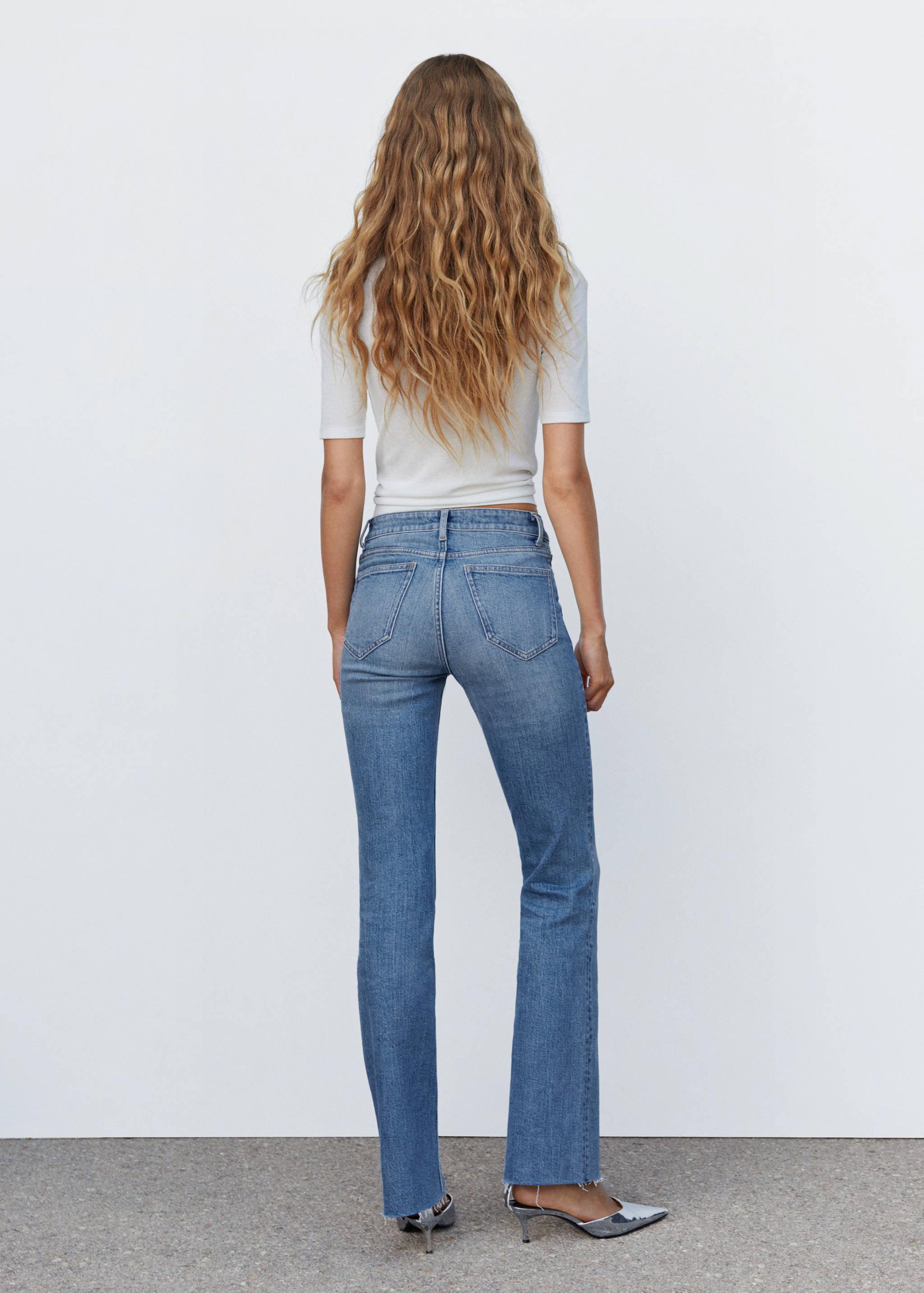 Medium-rise flared jeans - Reverse of the article