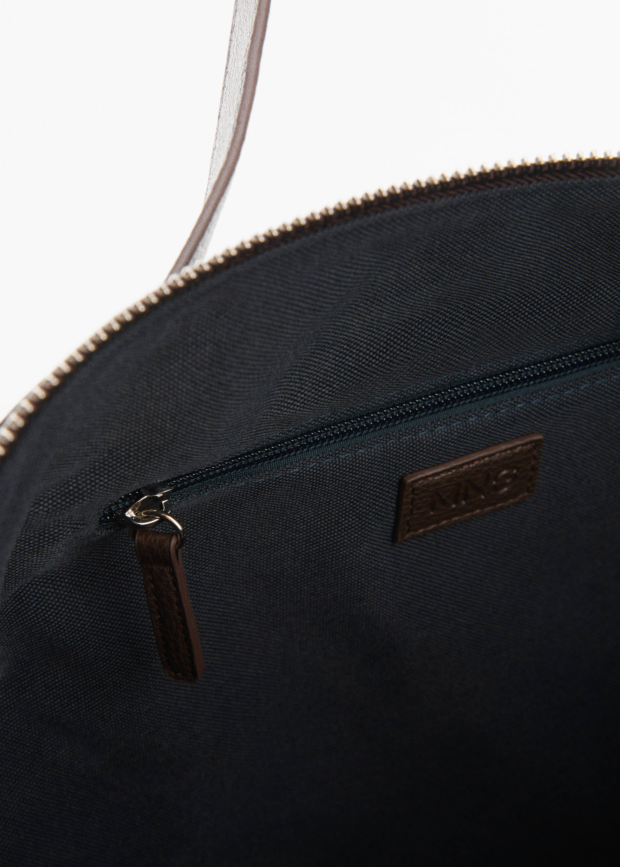 Patent faux-leather bowling bag - Details of the article 2