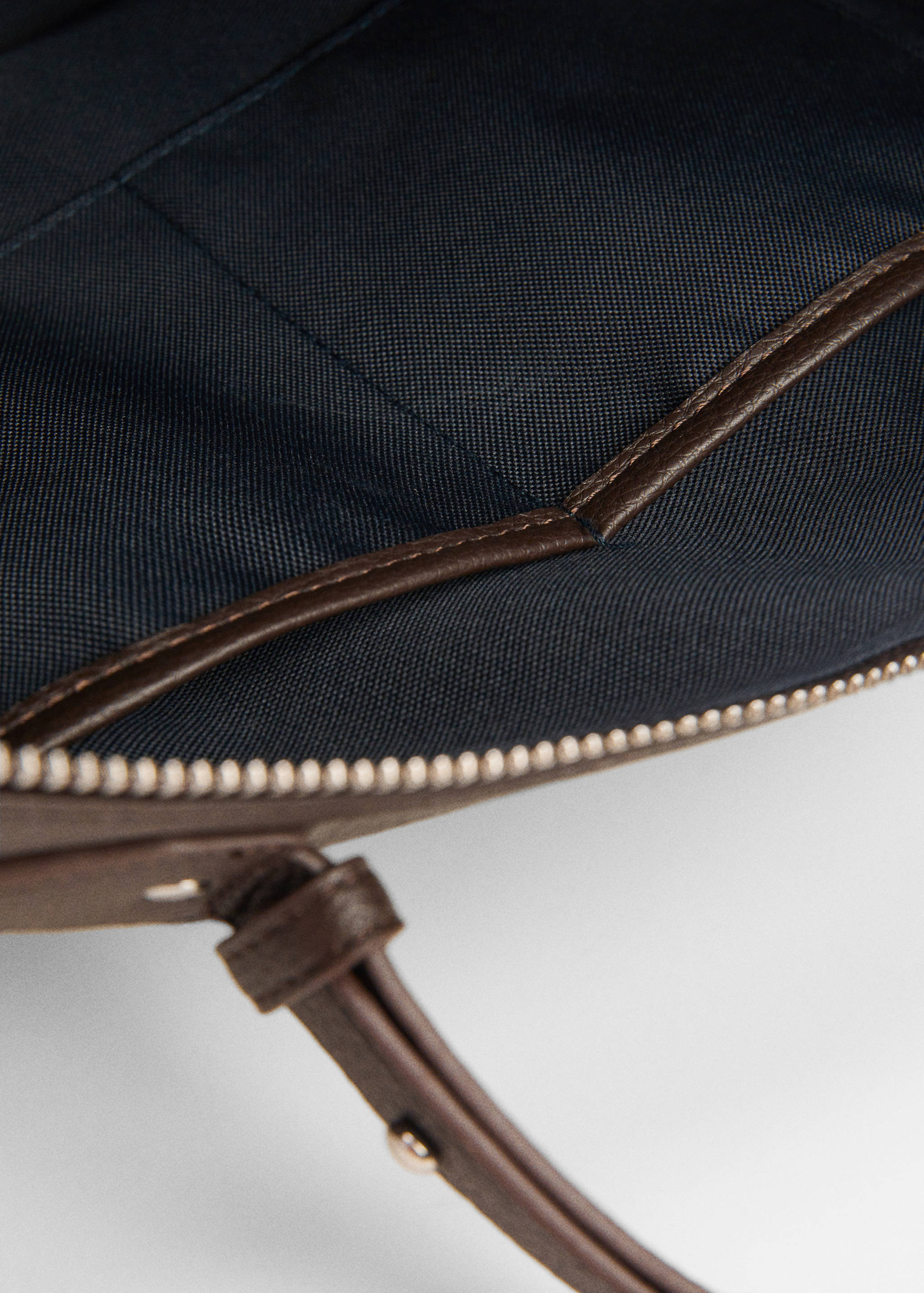 Patent faux-leather bowling bag - Details of the article 4
