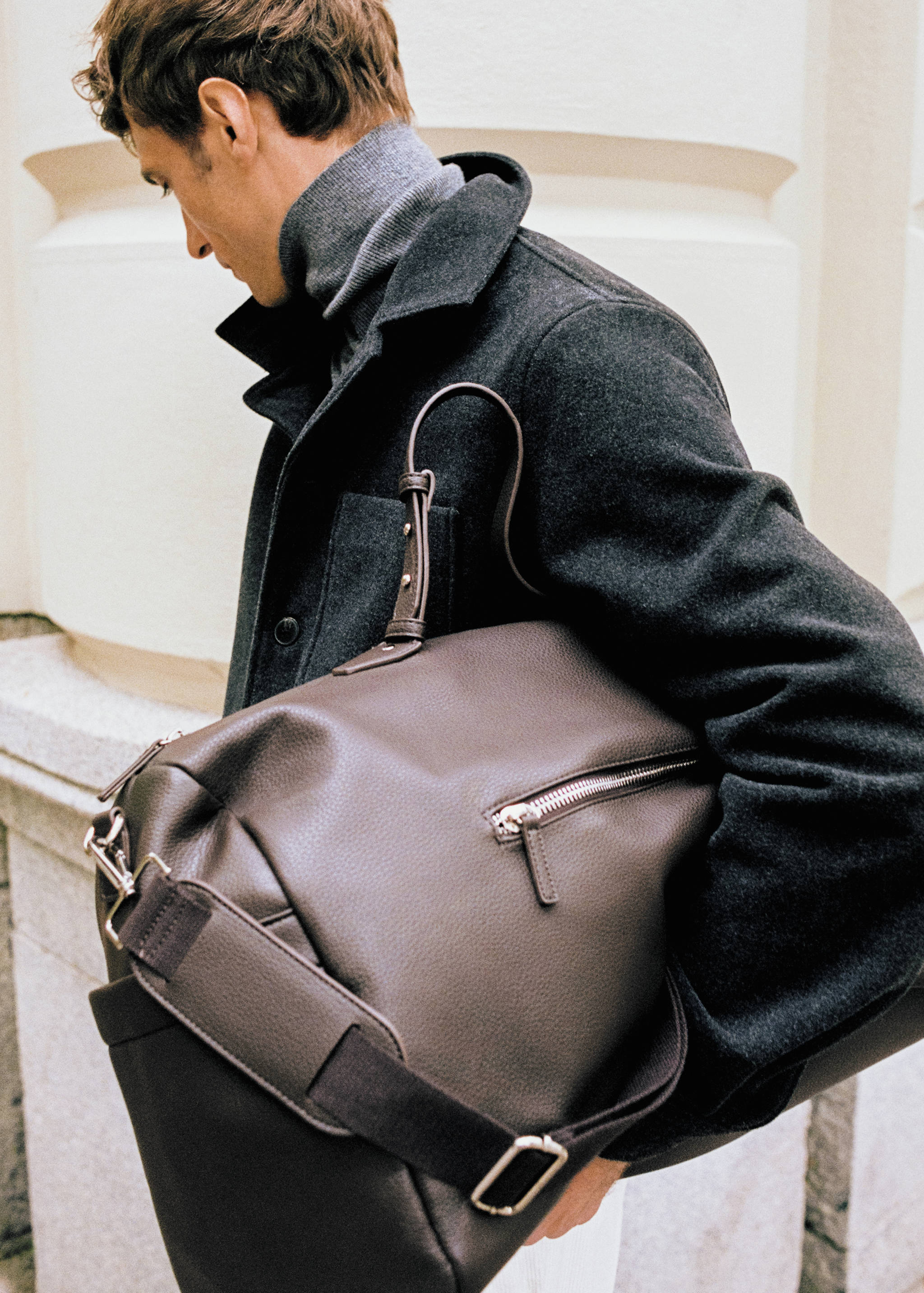 Patent faux-leather bowling bag - Details of the article 9