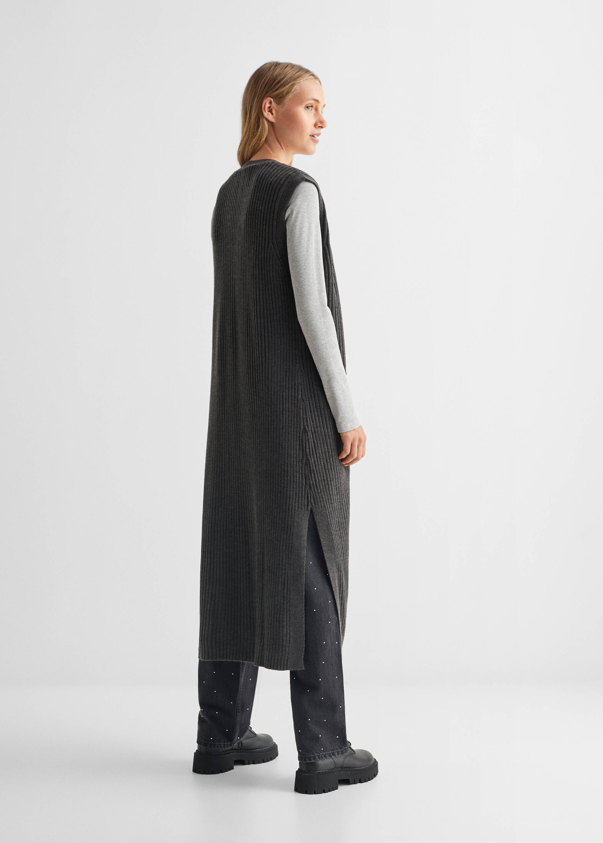 Ribbed sleeveless cardigan - Reverse of the article