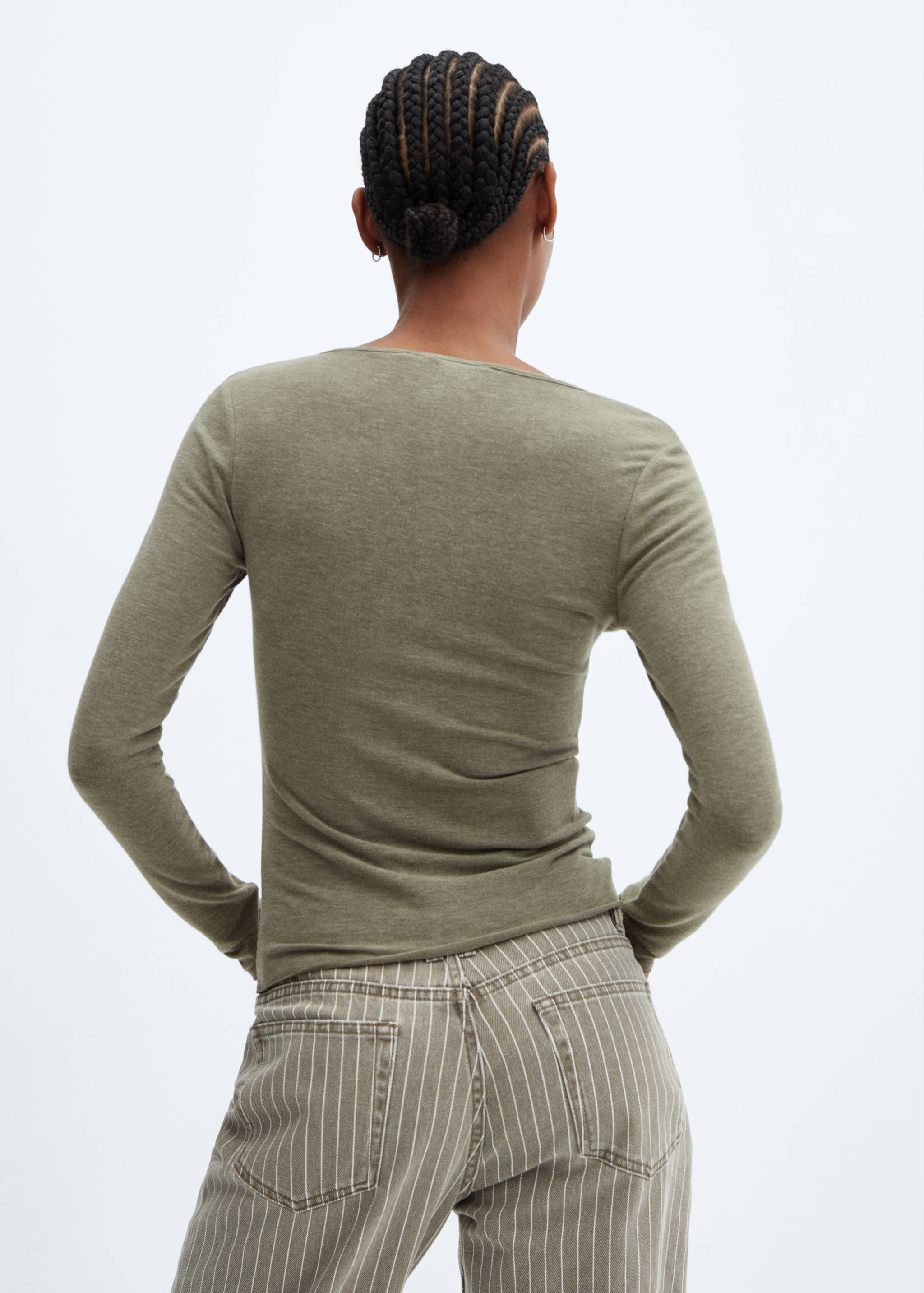 V-neck T-shirt - Reverse of the article