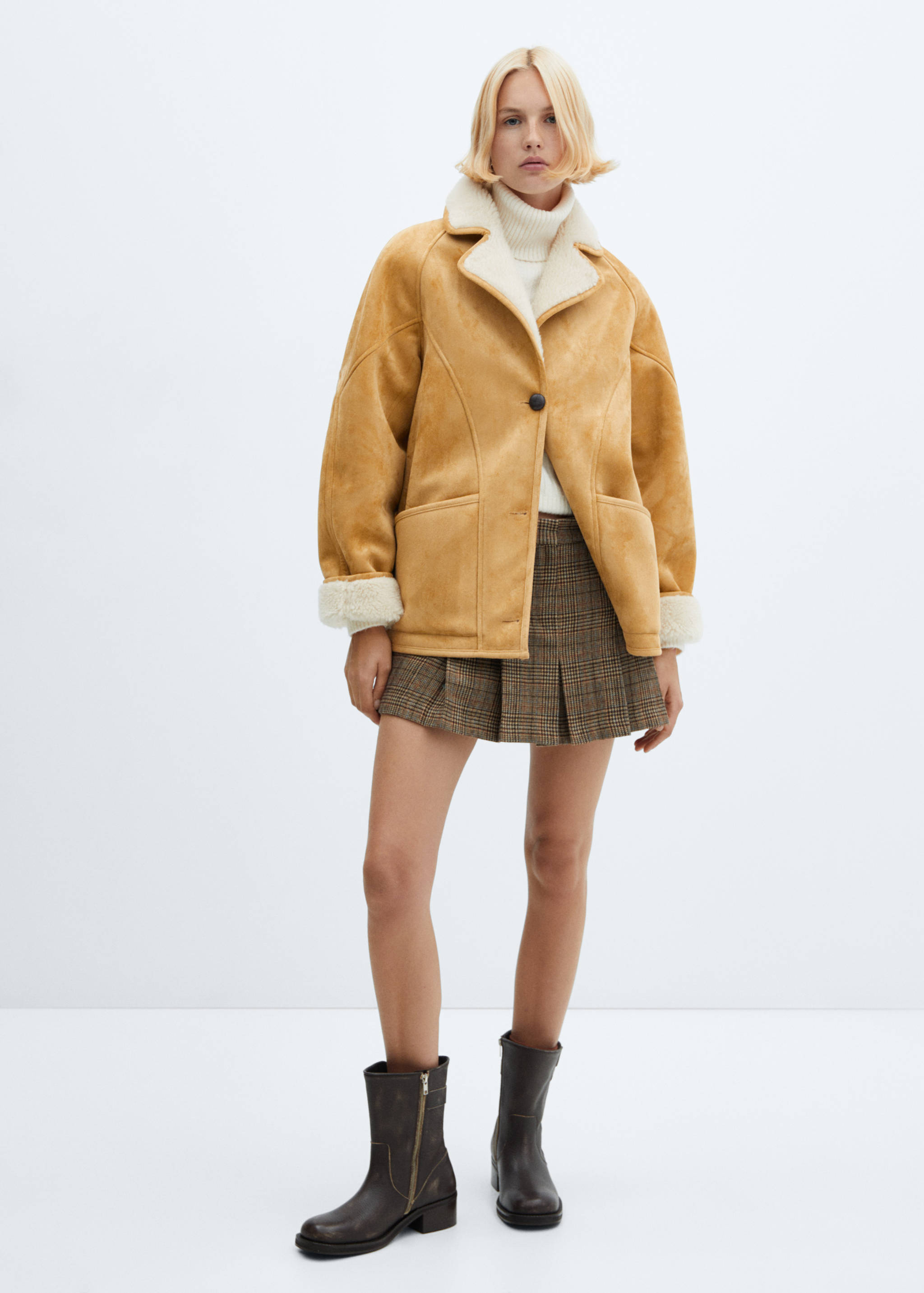 Shearling-lined coat with buttons - General plane