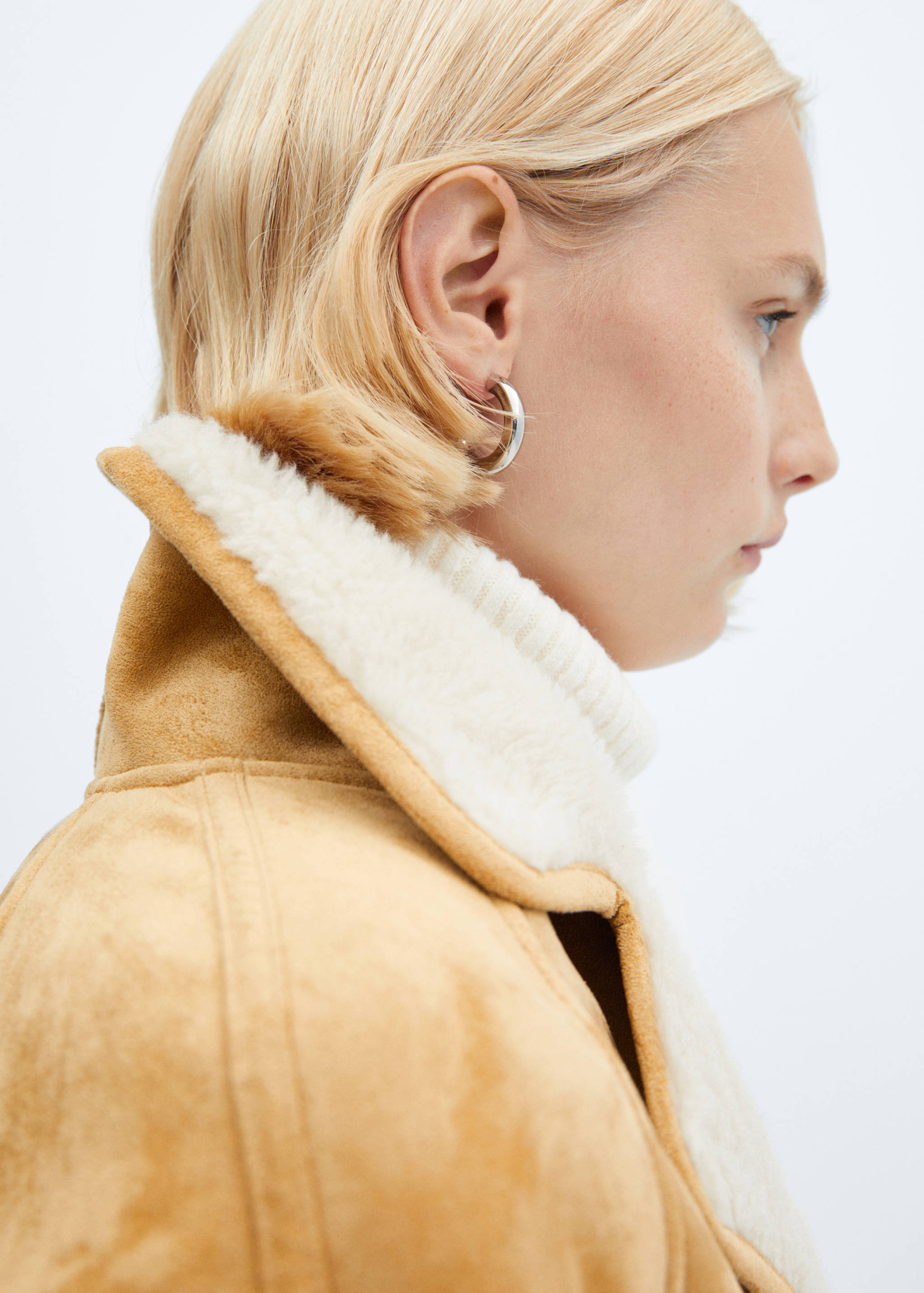 Shearling-lined coat with buttons - Details of the article 6