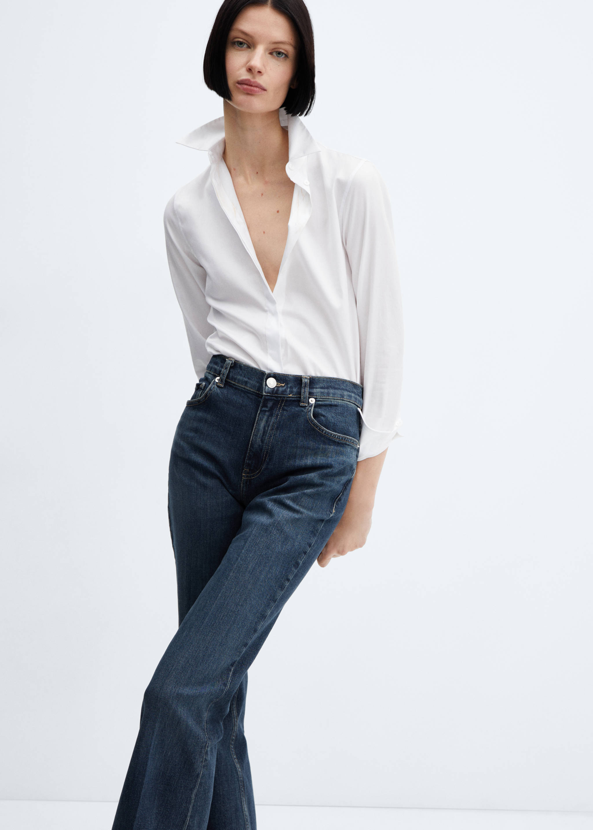 Medium-rise flared jeans - Details of the article 1