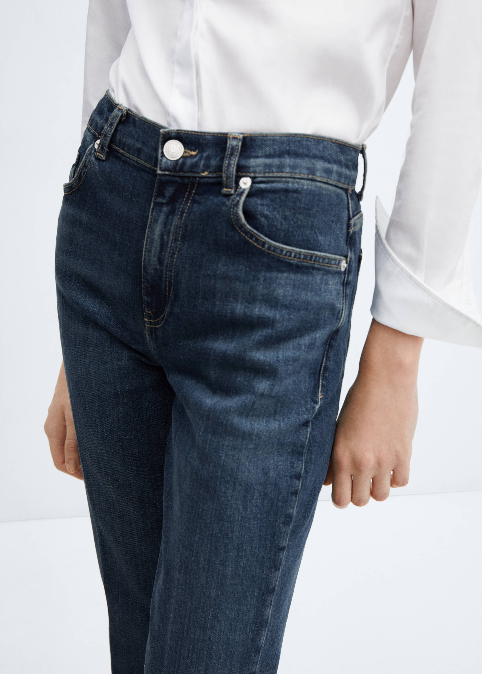 Medium-rise flared jeans - Details of the article 6