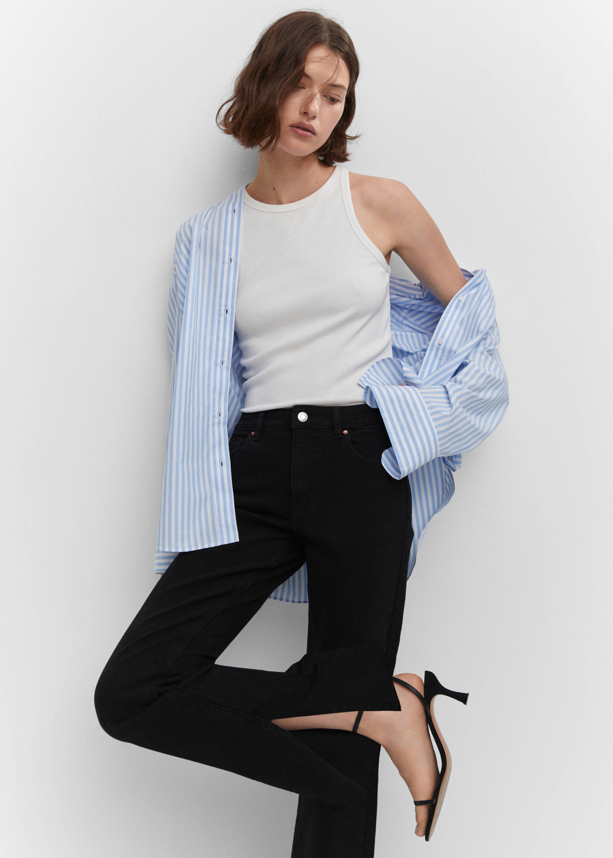 Medium-rise straight jeans with slits - Details of the article 2