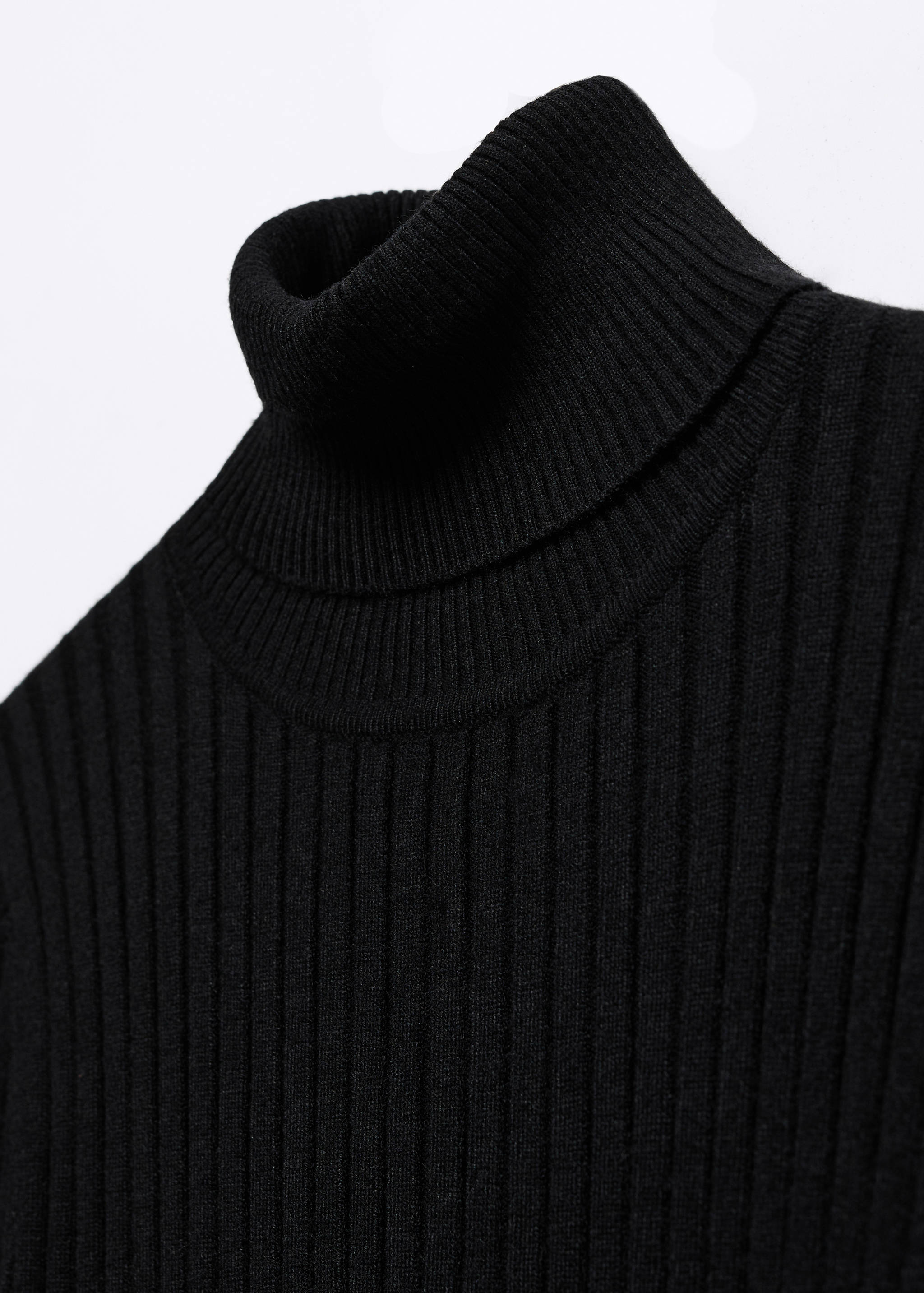 Turtleneck ribbed midi-dress - Details of the article 8