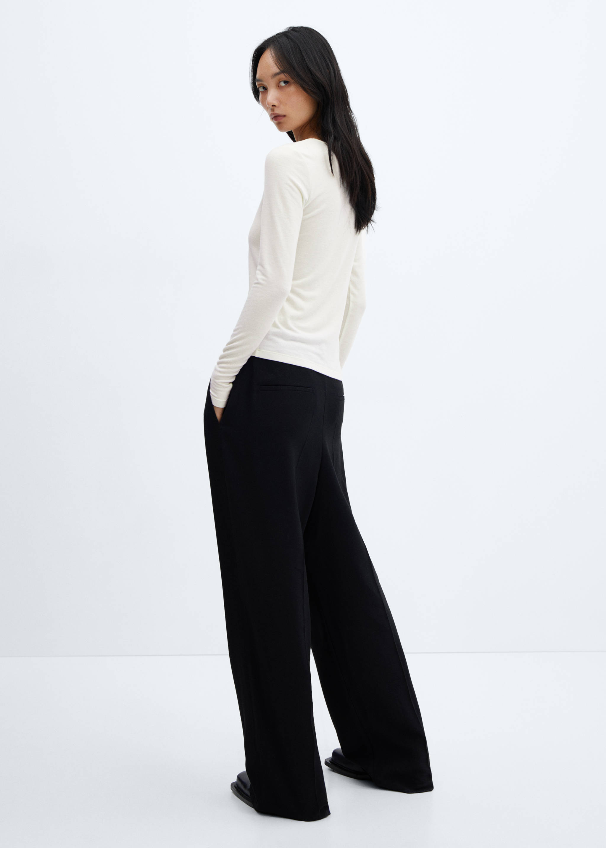Round-neck knitted t-shirt - Reverse of the article
