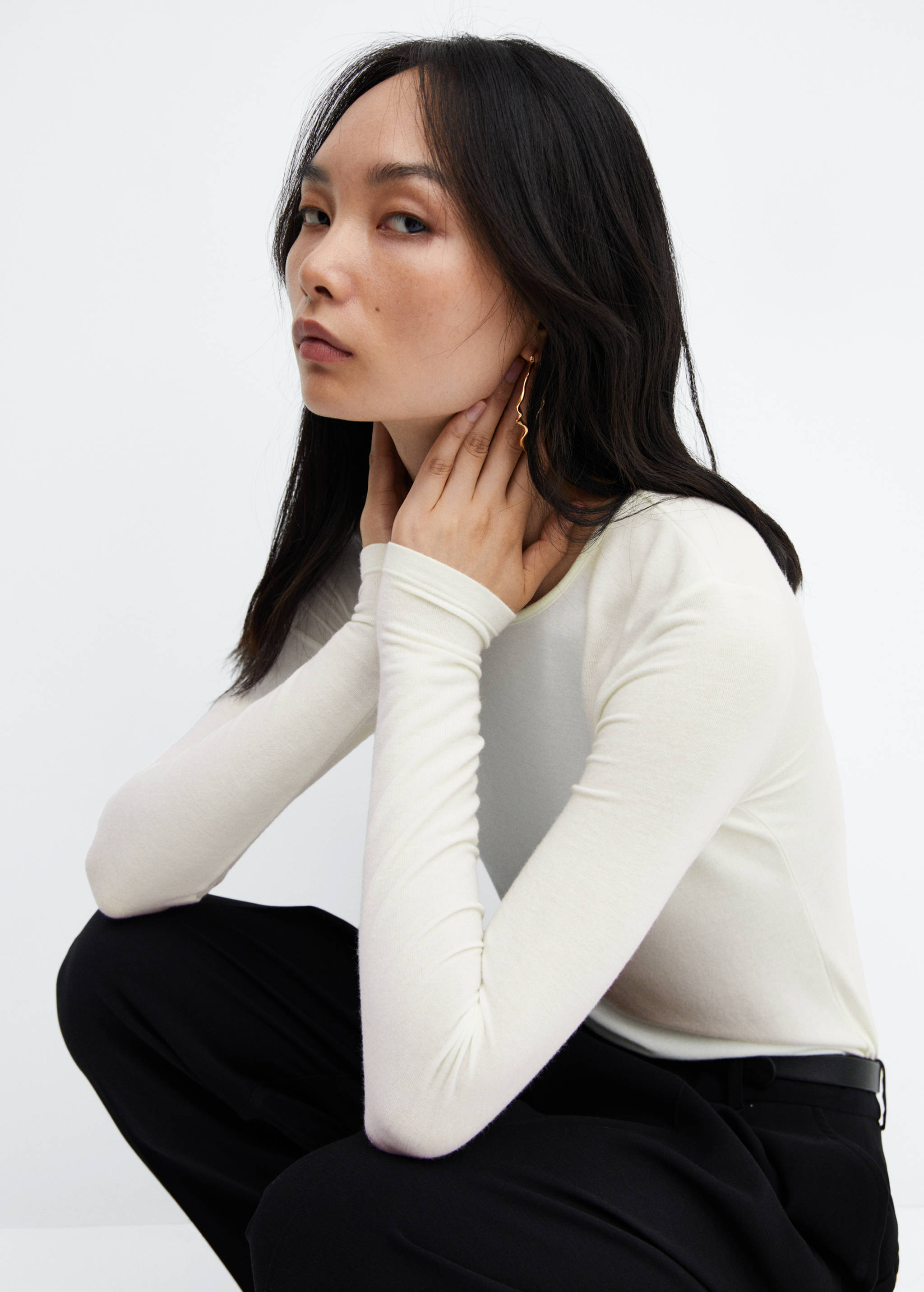 Round-neck knitted t-shirt - Details of the article 2