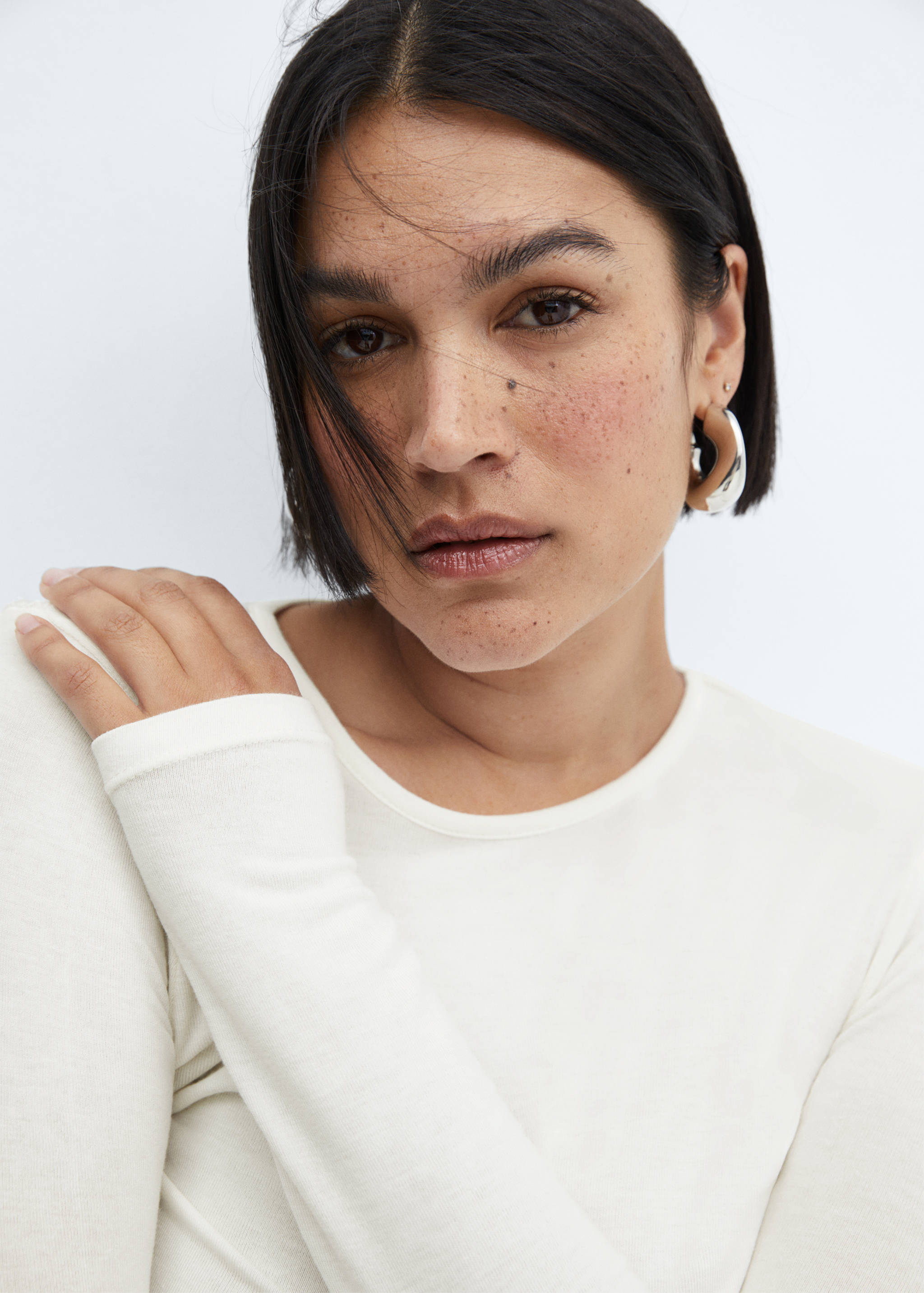 Round-neck knitted t-shirt - Details of the article 4
