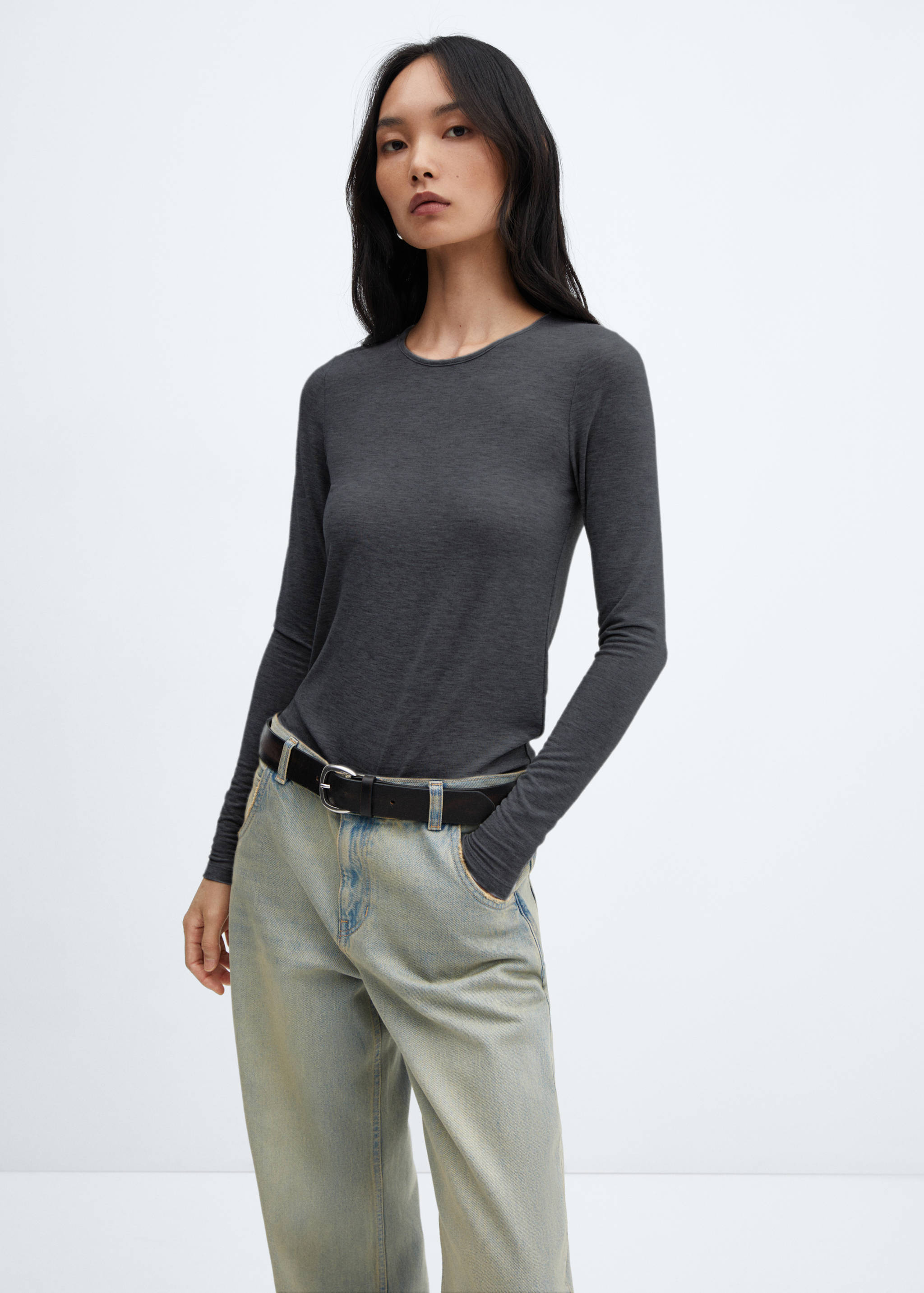 Round-neck knitted t-shirt - Medium plane