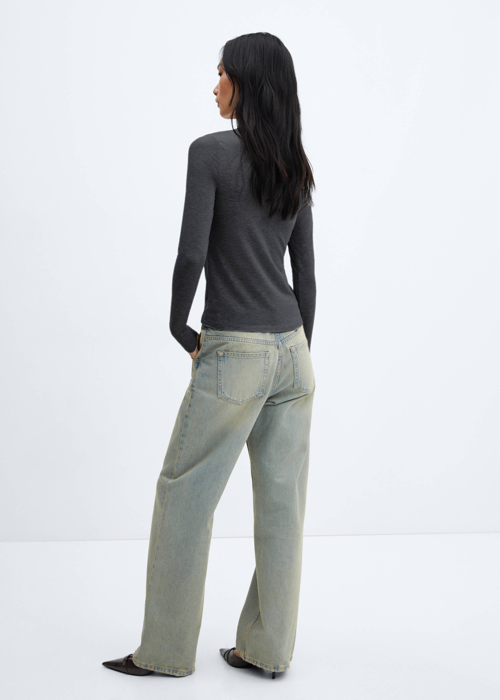 Round-neck knitted t-shirt - Reverse of the article