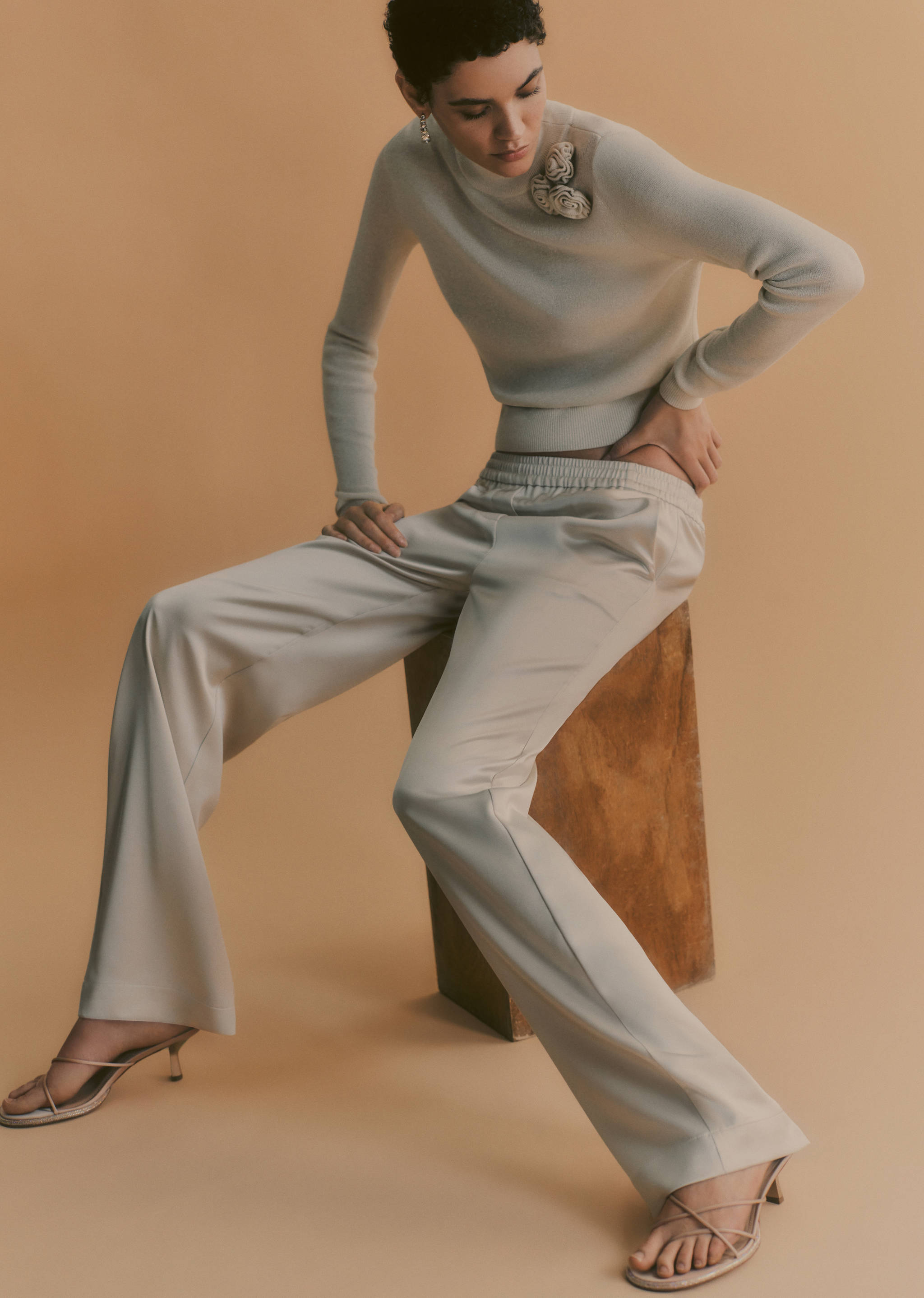Satin trousers with elastic waist - Details of the article 6