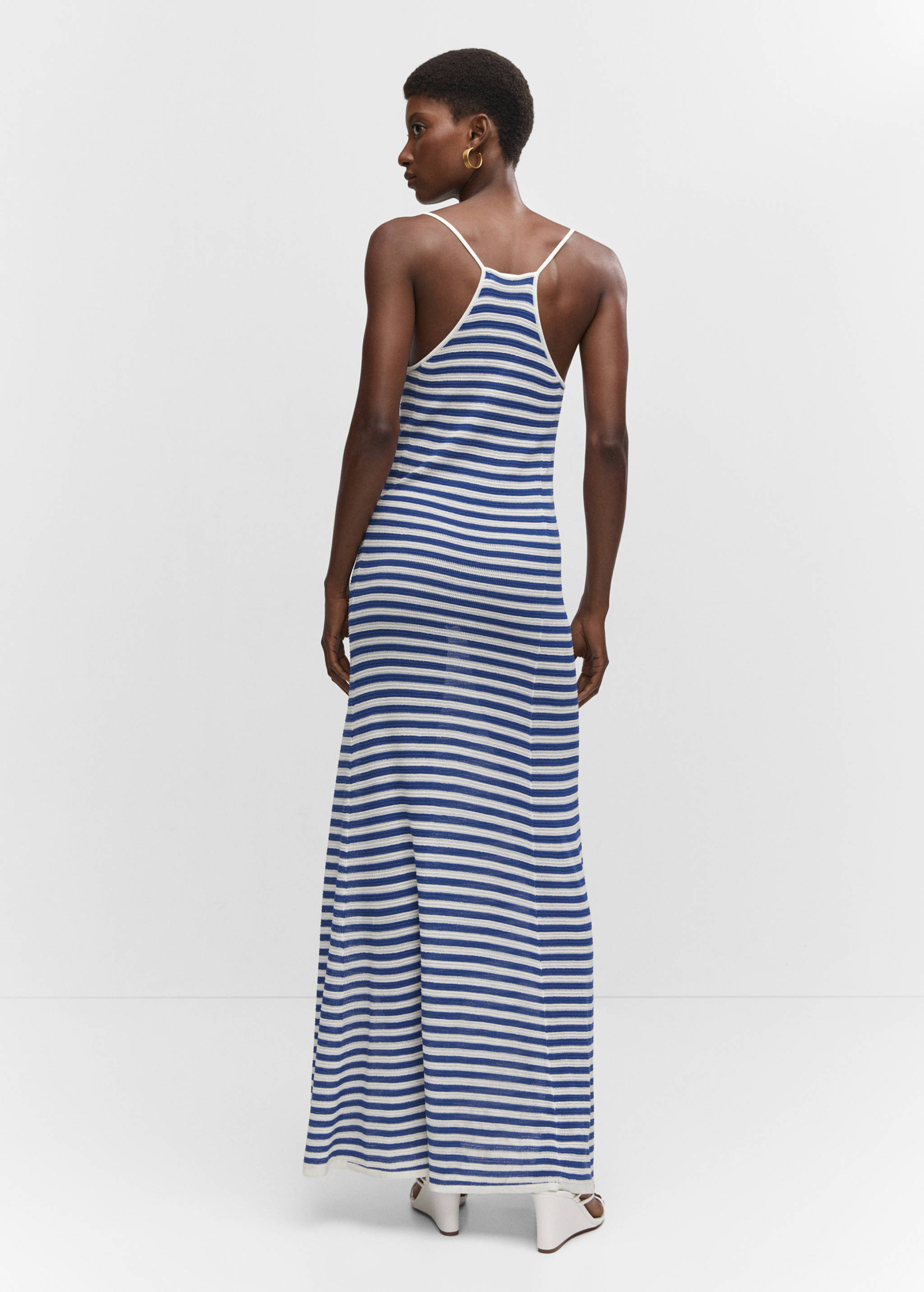 Вязаное платье в полоску - Обратная сторона изделия