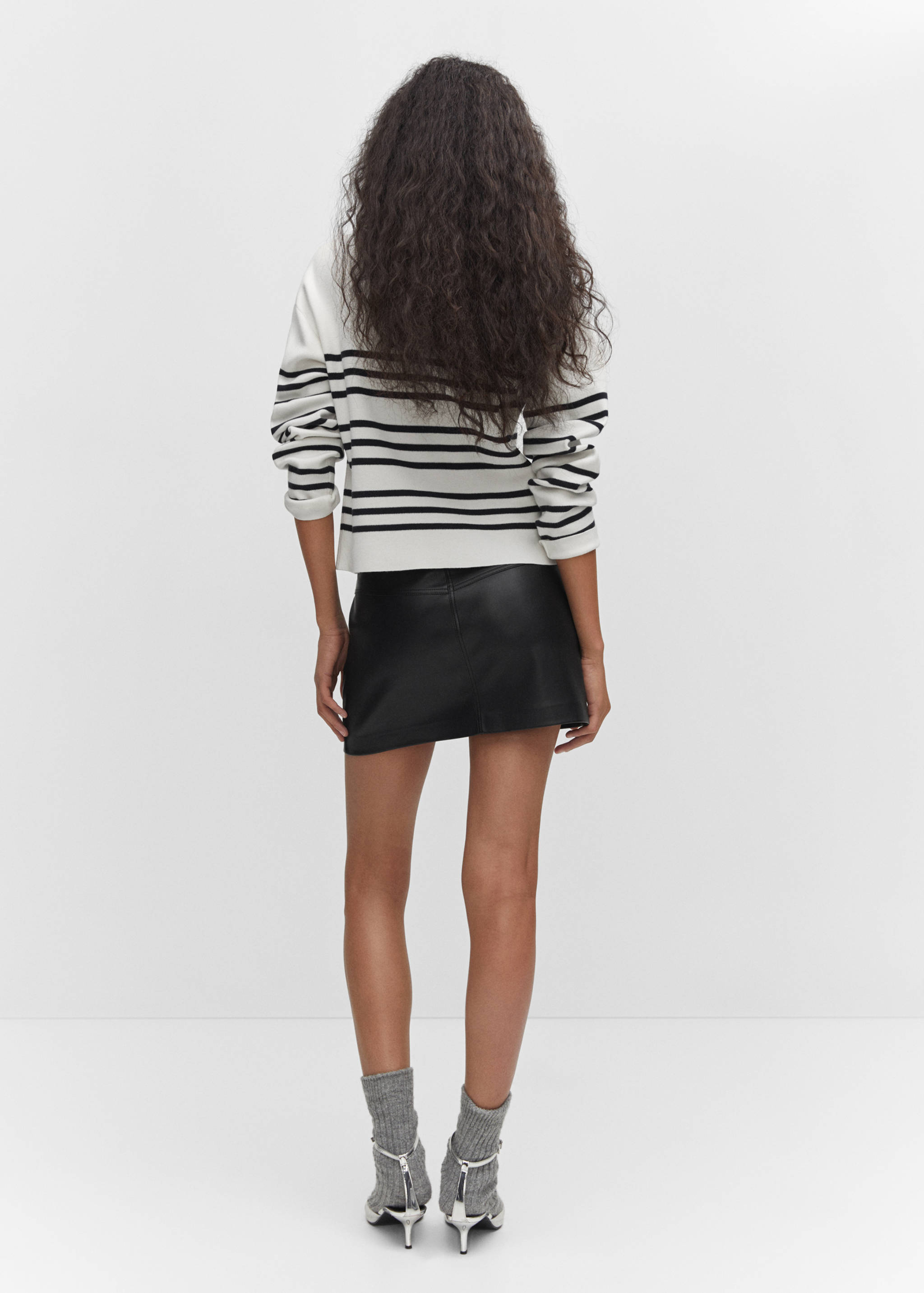 Boat-neck knitted sweater - Reverse of the article