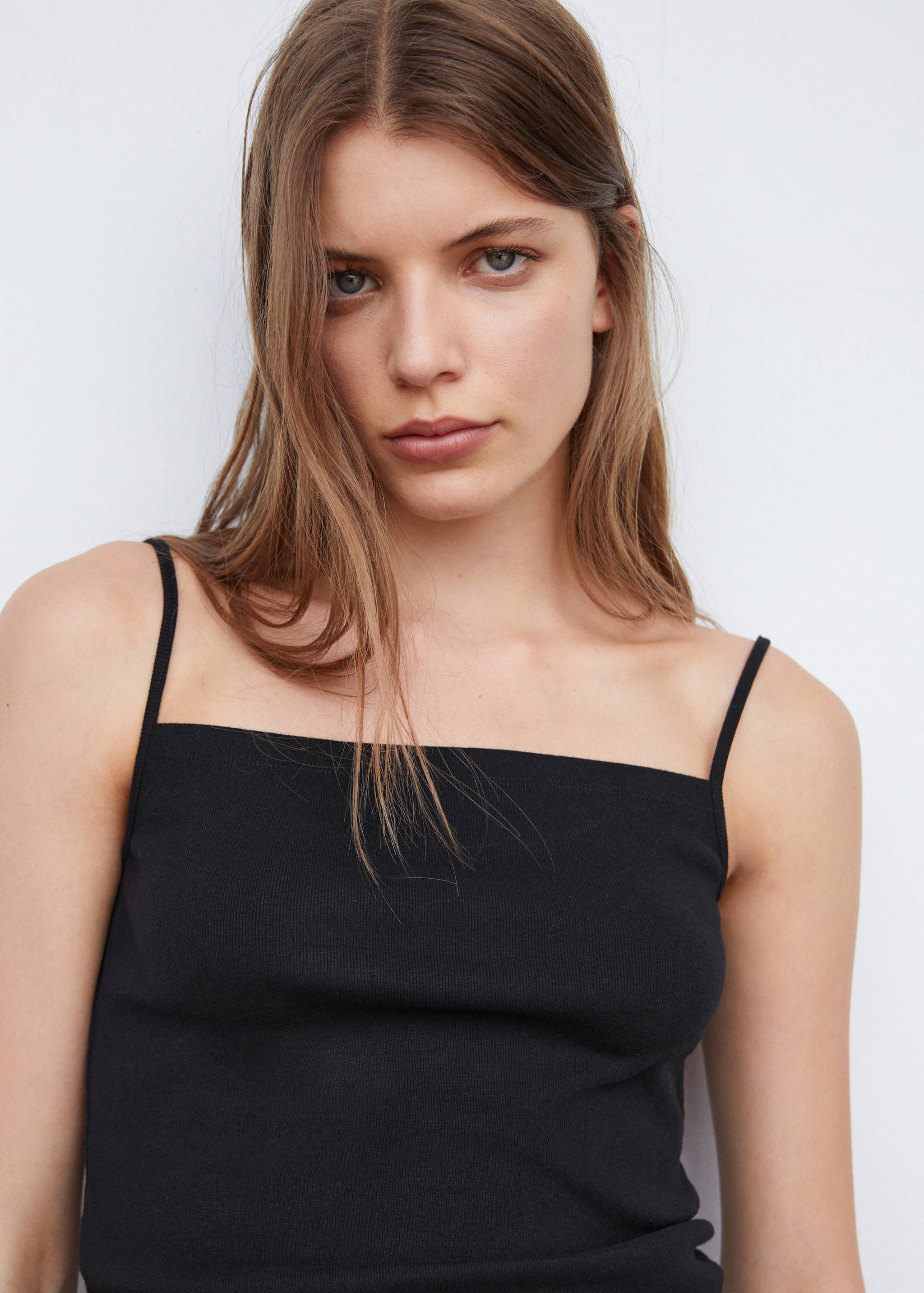 Топ на бретельках с прямым декольте - Деталь изделия 1