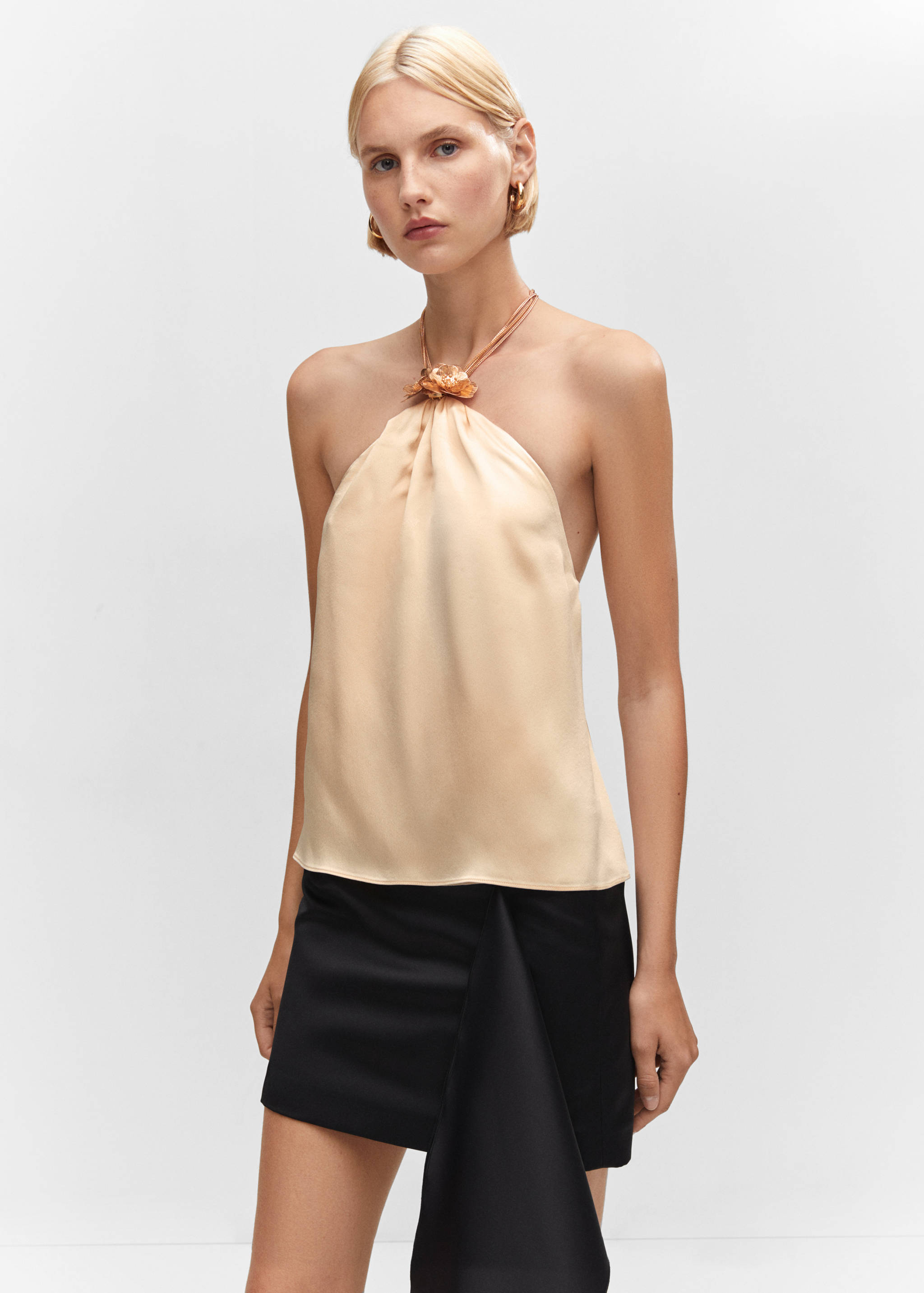 Metallic top with flower detail - Medium plane