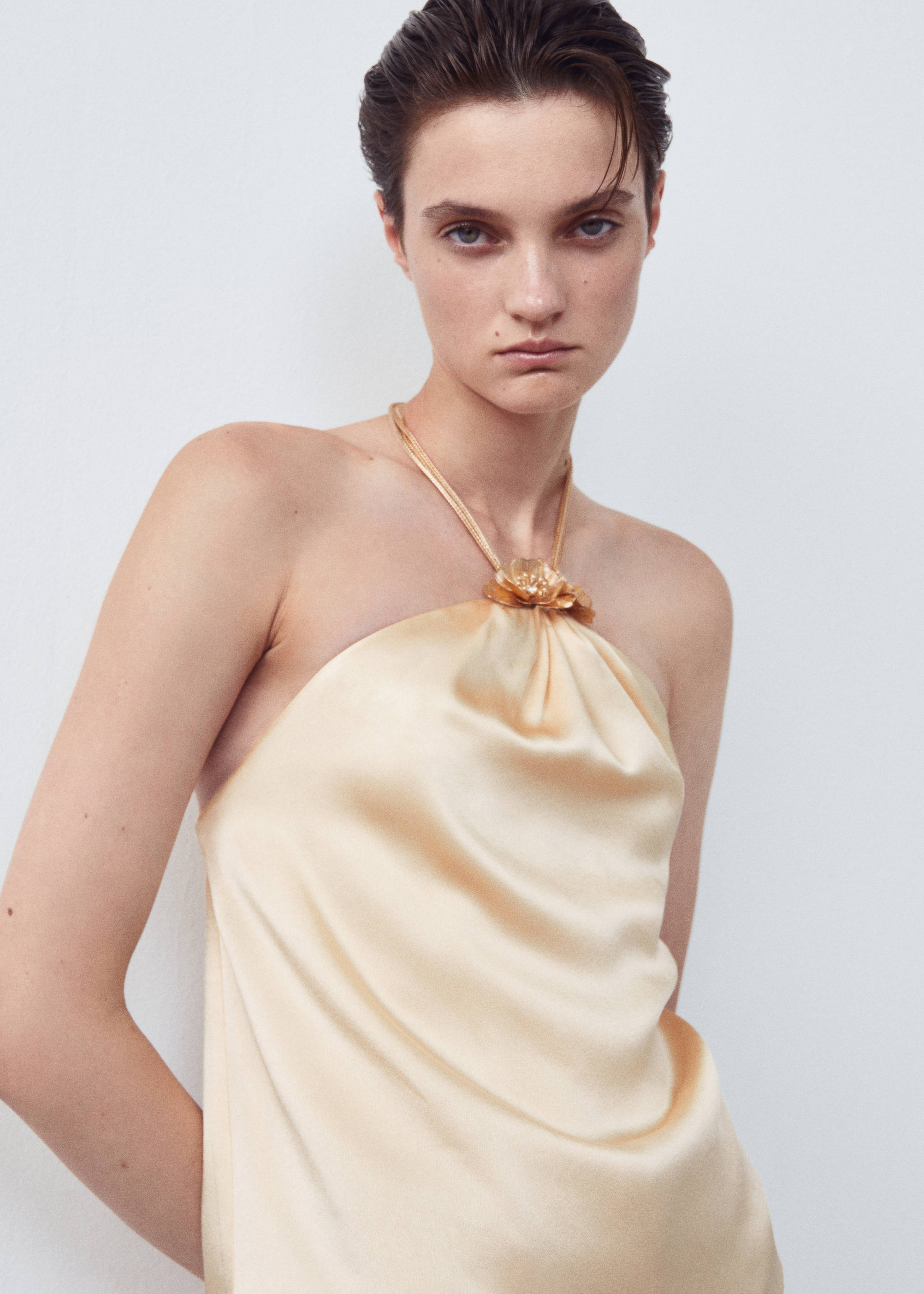 Metallic top with flower detail - Details of the article 6