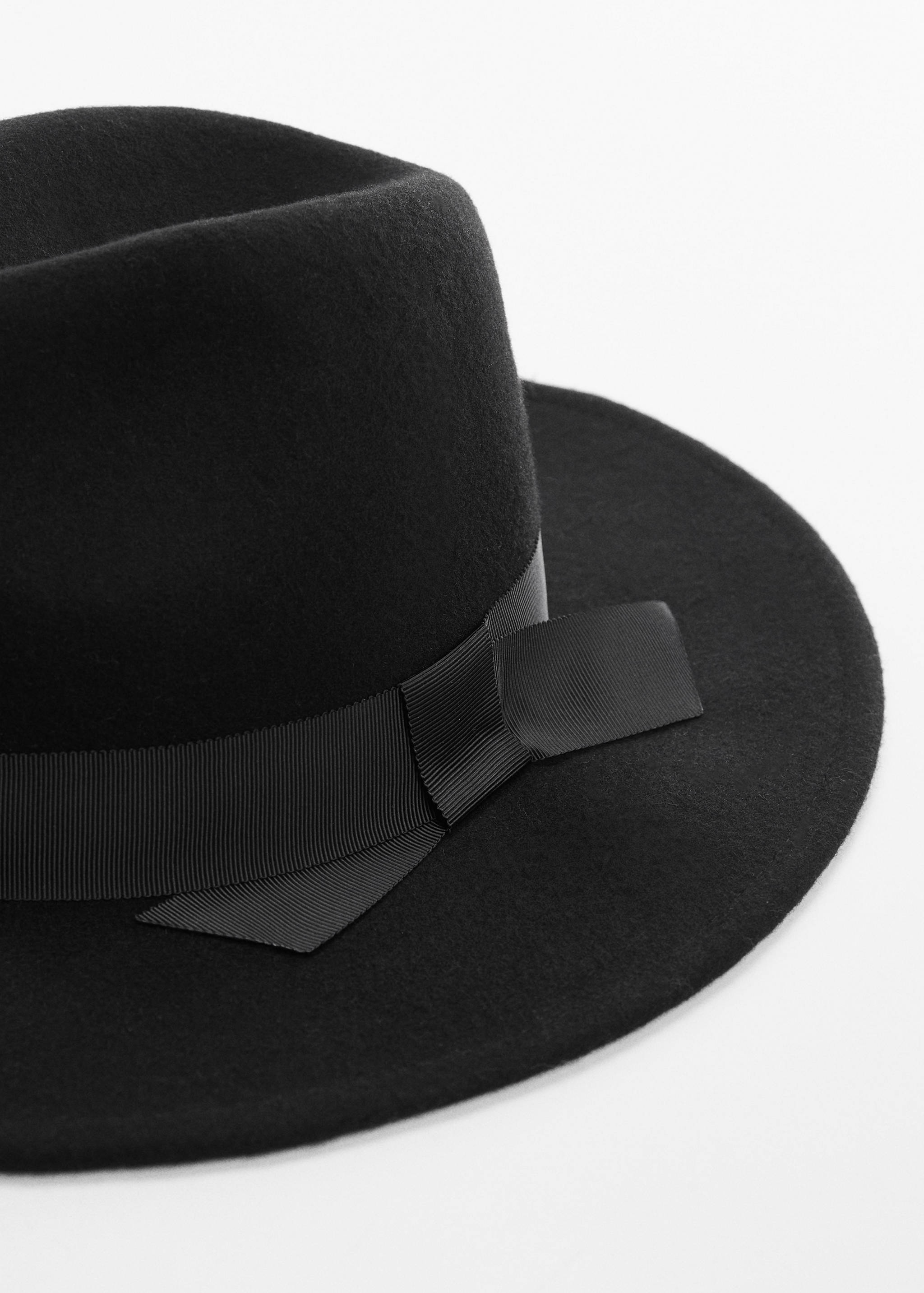 Chapeau laine ruban - Plan moyen