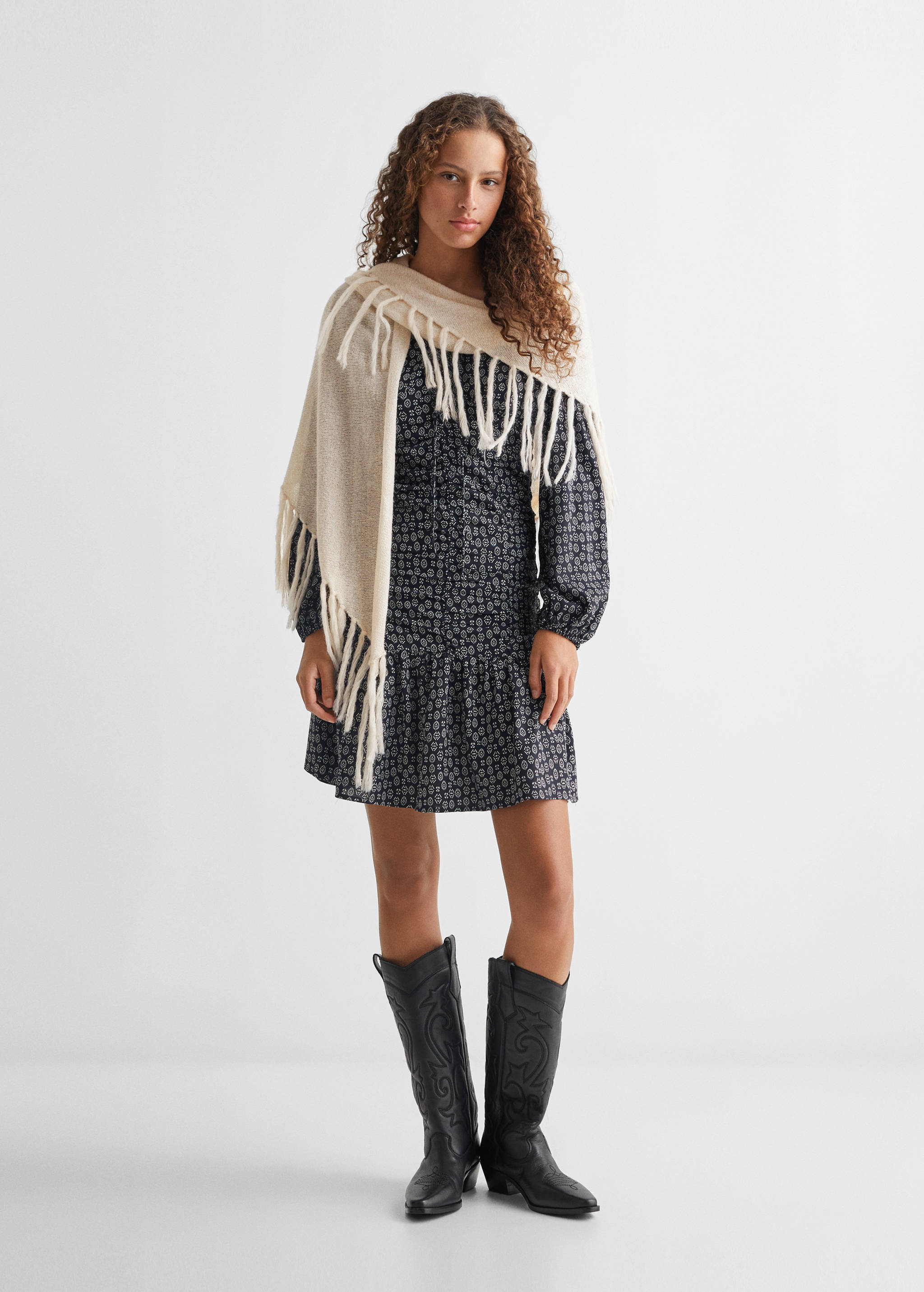Fringed poncho - General plane