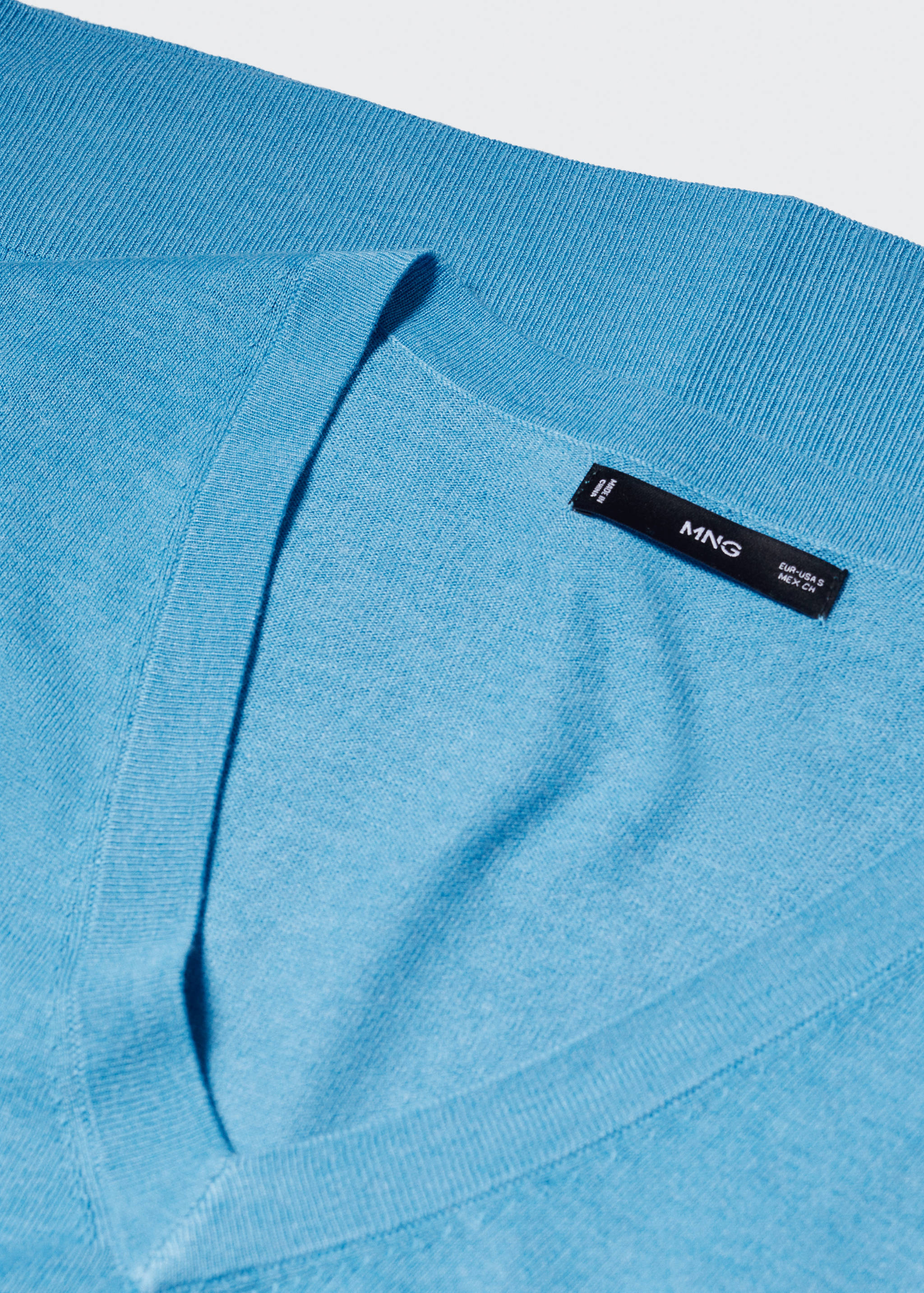 V-neck pullover with slits - Details of the article 8