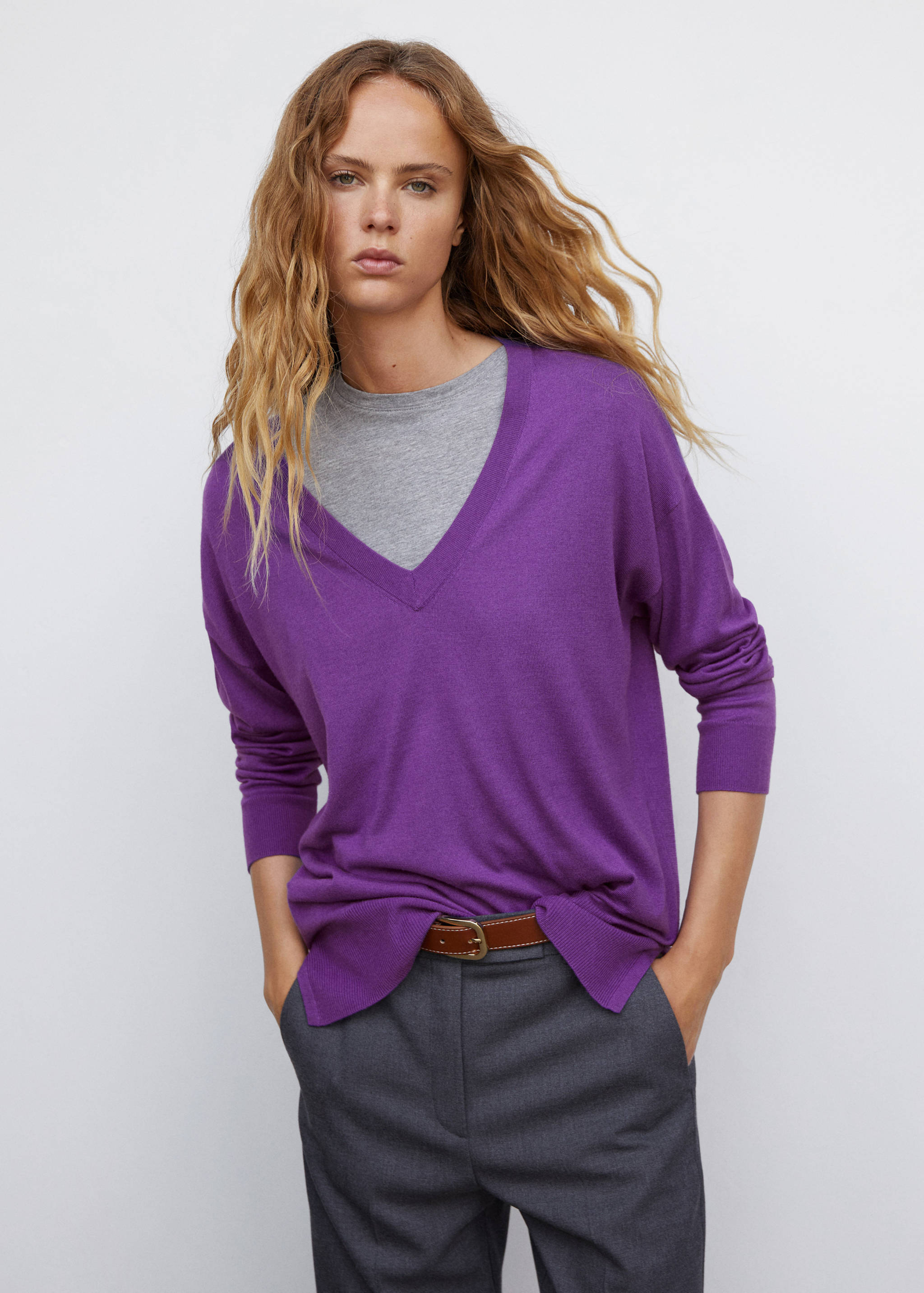 V-neck pullover with slits - Medium plane