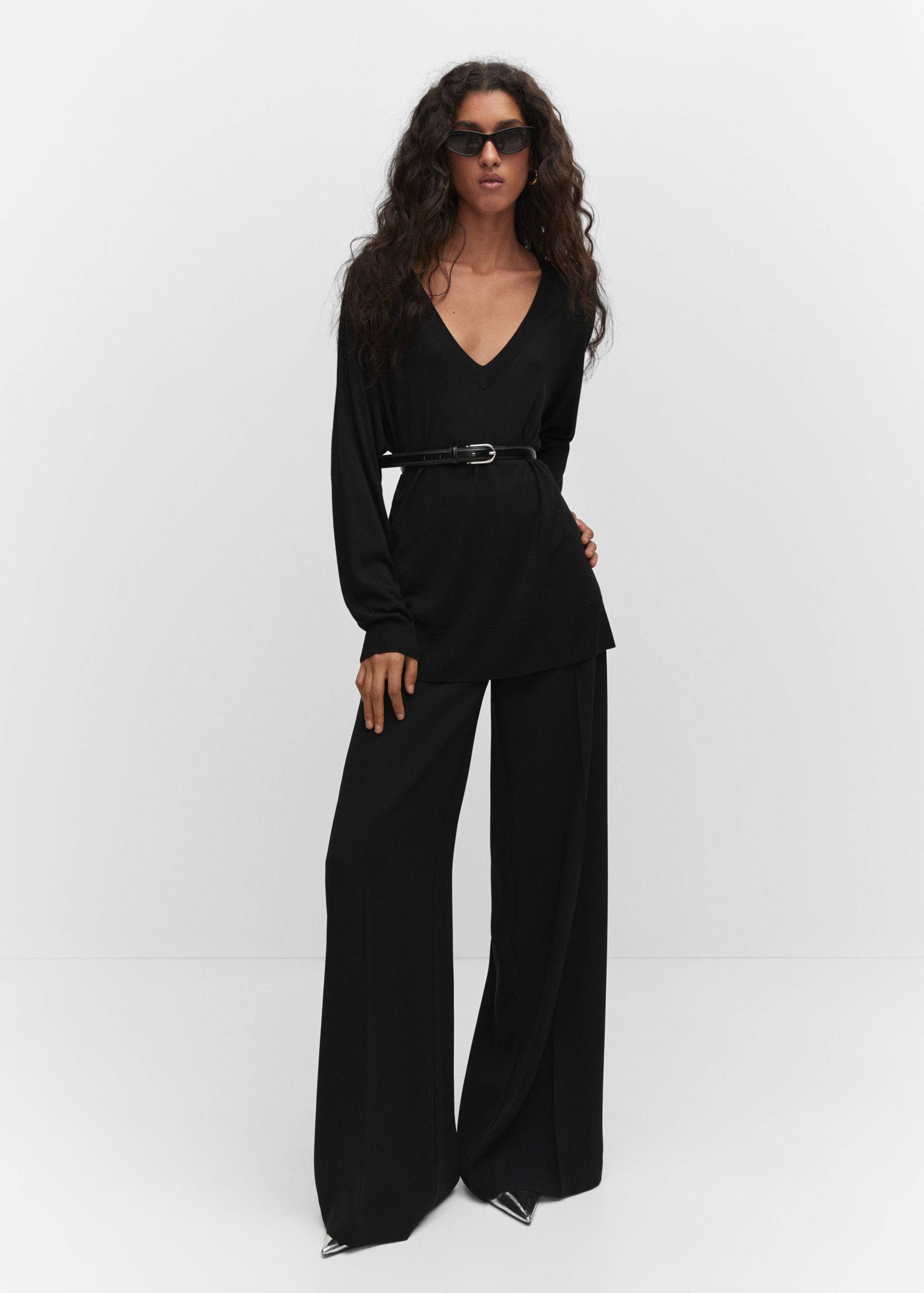 V-neck pullover with slits - General plane