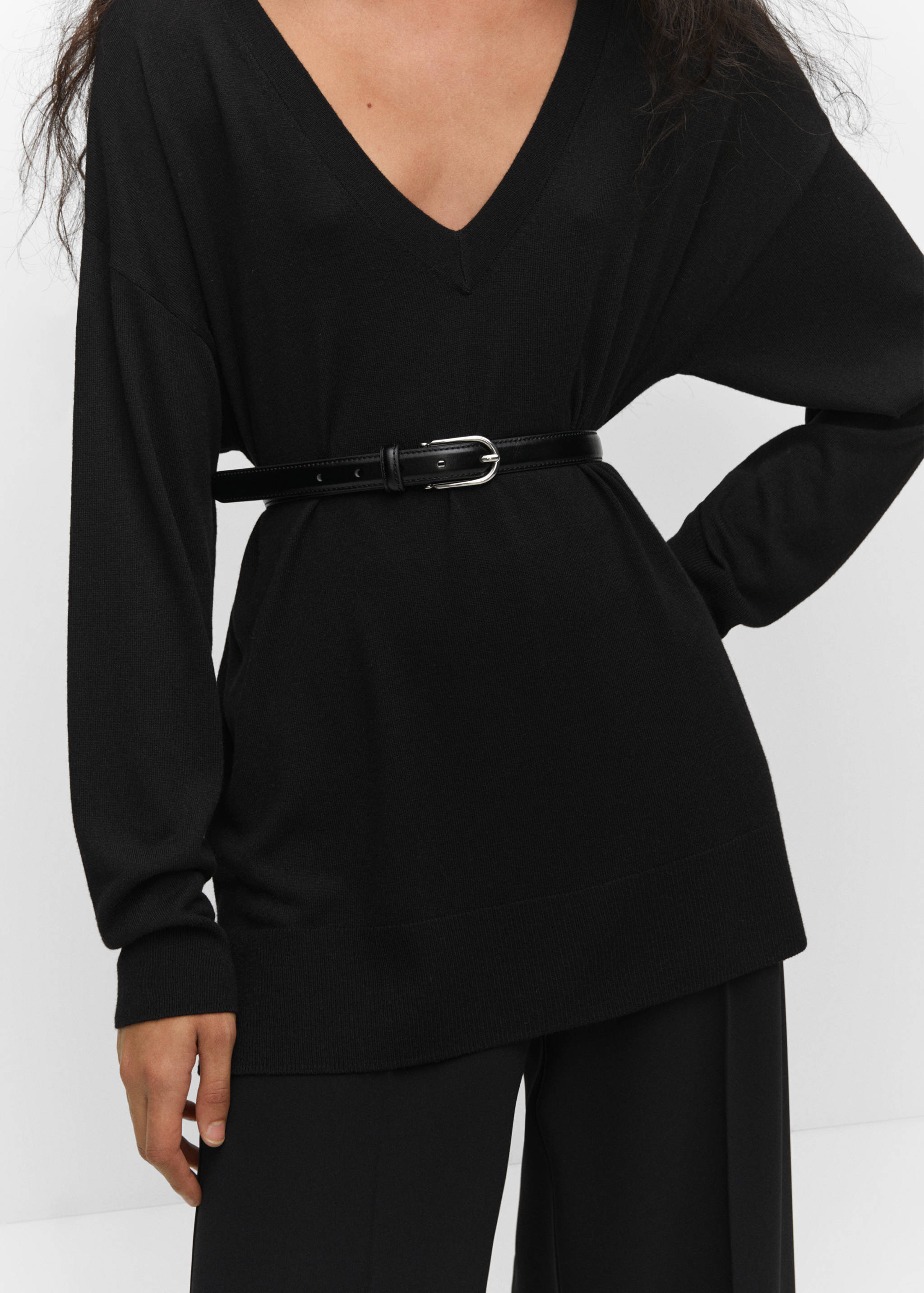 V-neck pullover with slits - Details of the article 1
