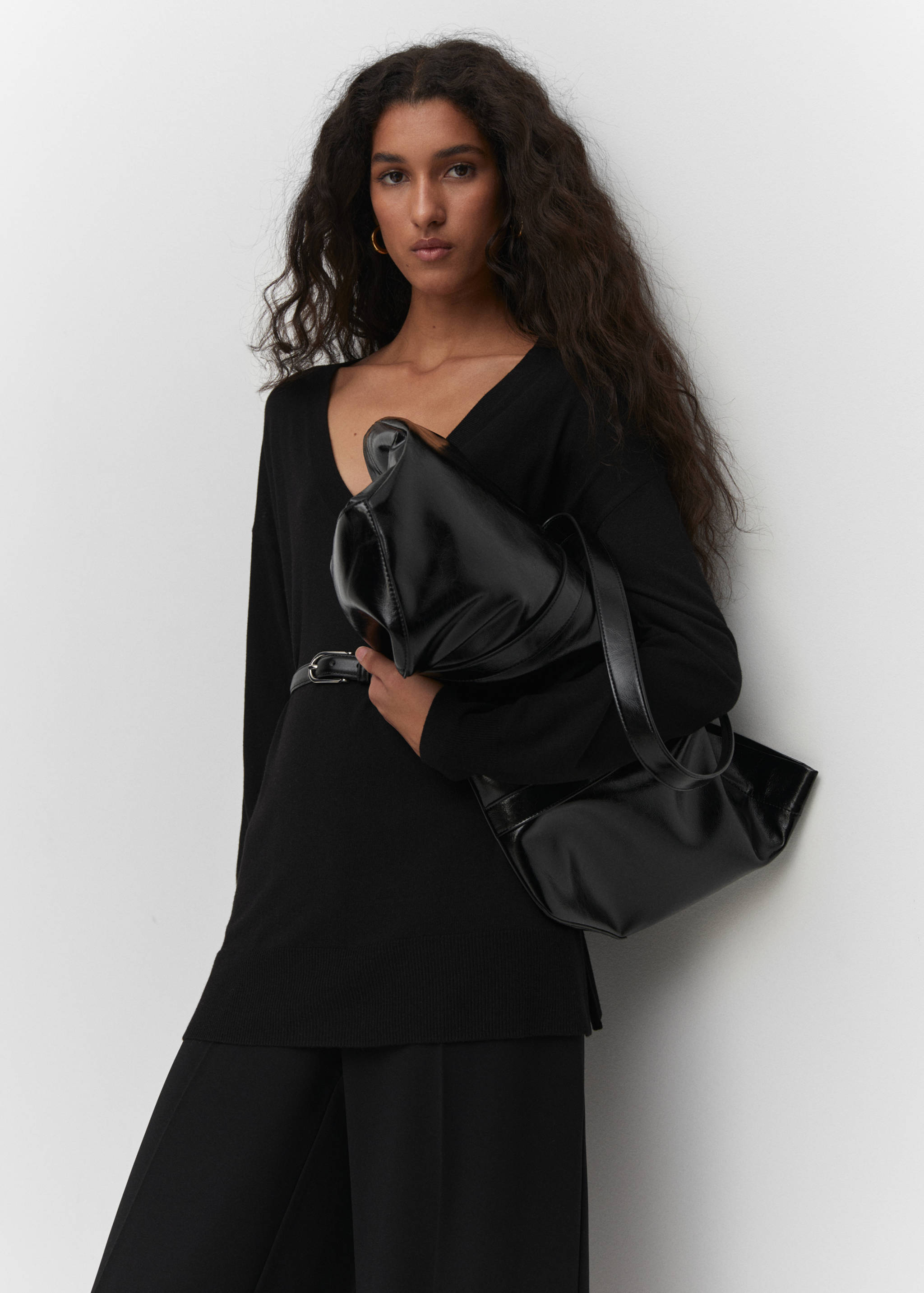 V-neck pullover with slits - Details of the article 2