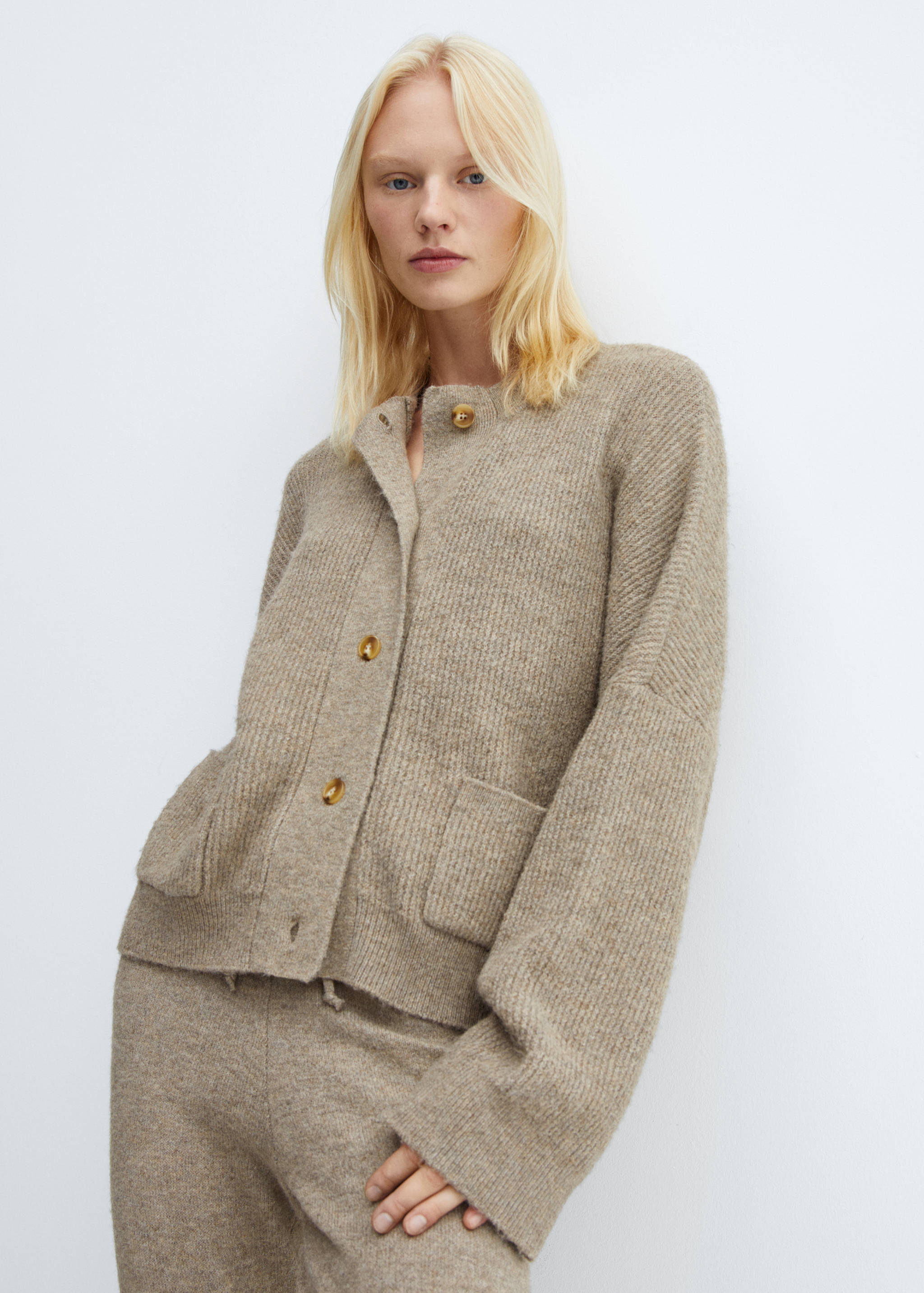 Cárdigan punto bolsillos - Plano medio