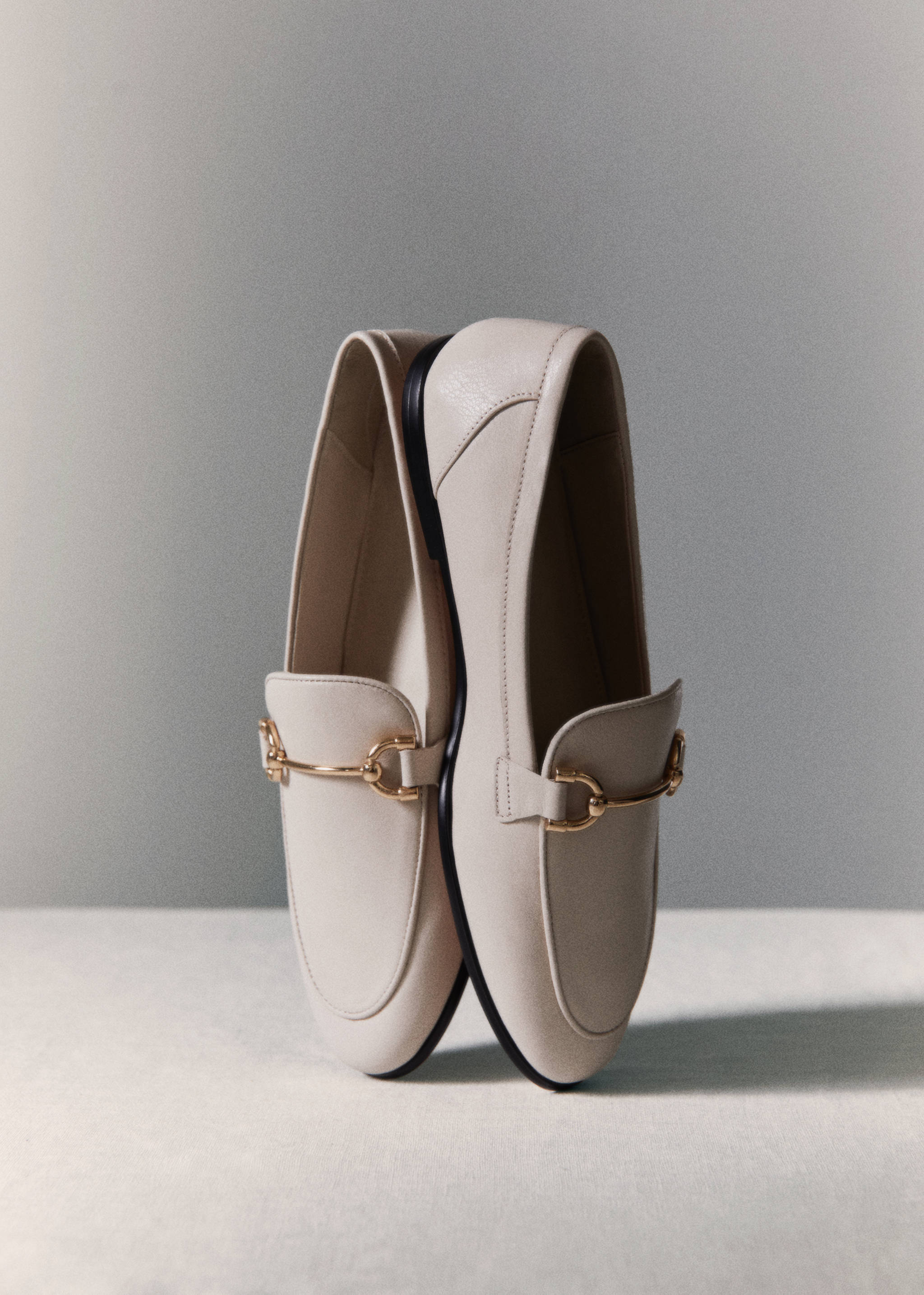 Leather loafers with metallic detail - Details of the article 9