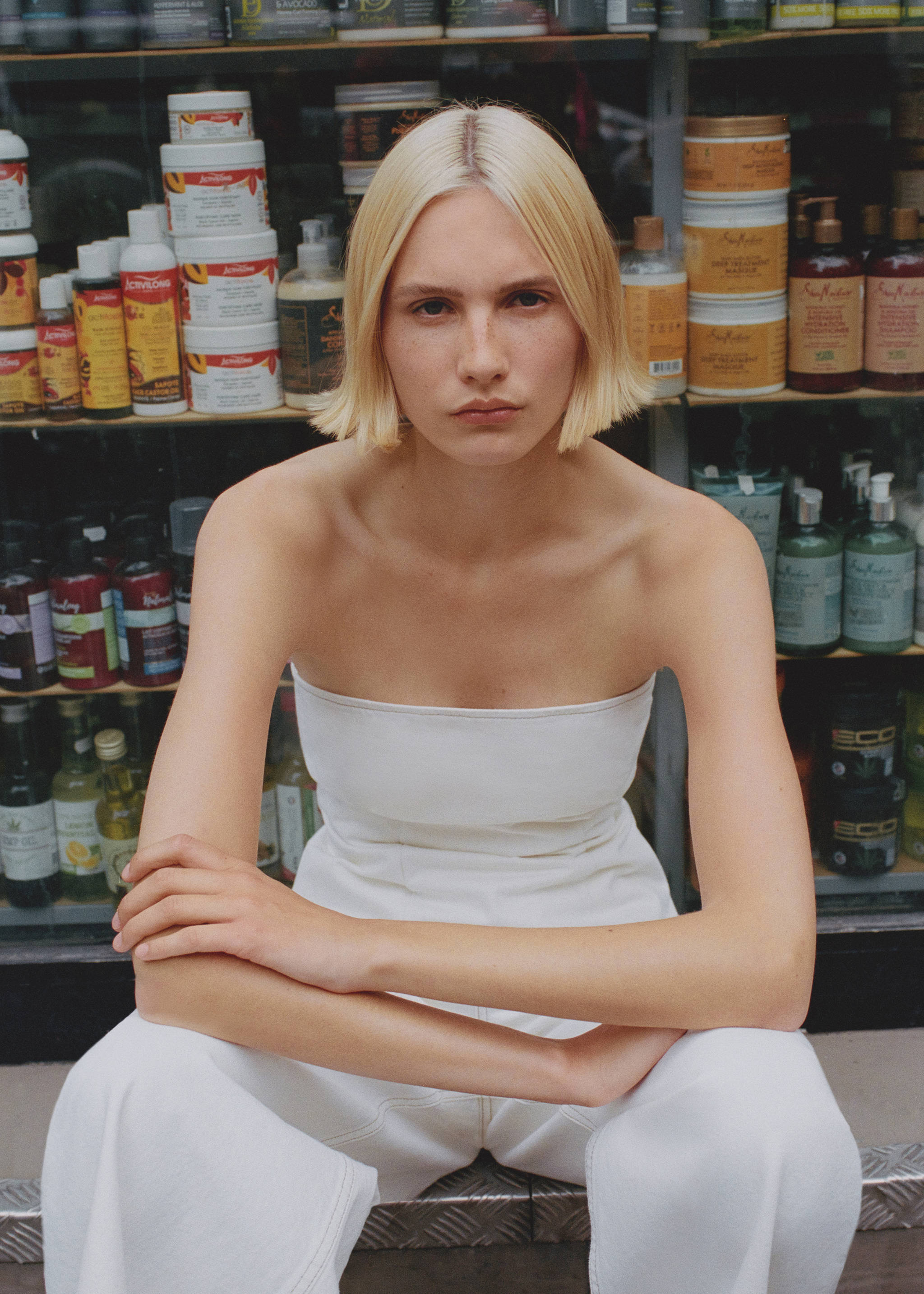 Wide leg mid-rise jeans - Details of the article 7