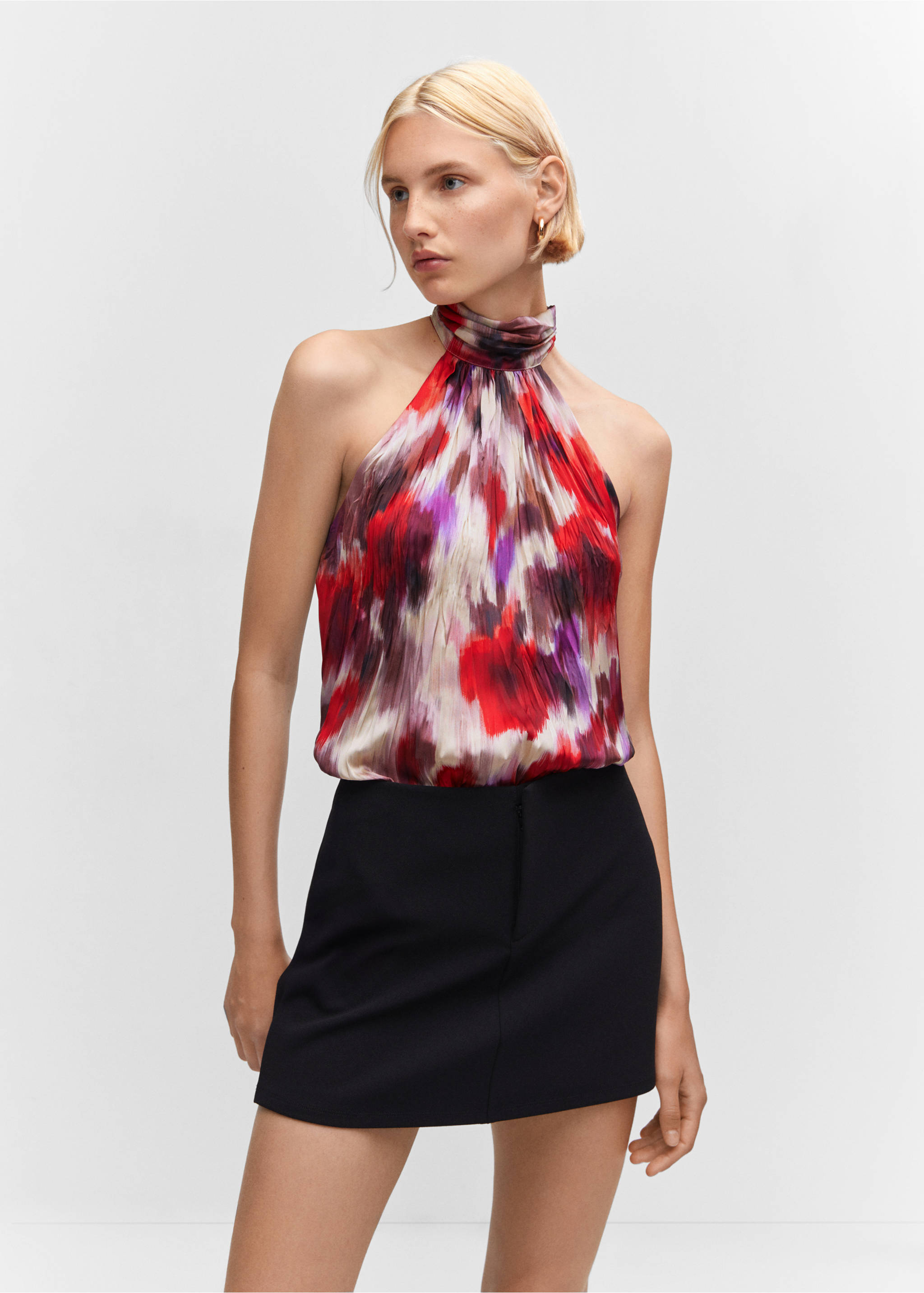 Blusa textura cuello halter - Plano medio, Blanco roto. Ref: 57094434-00.