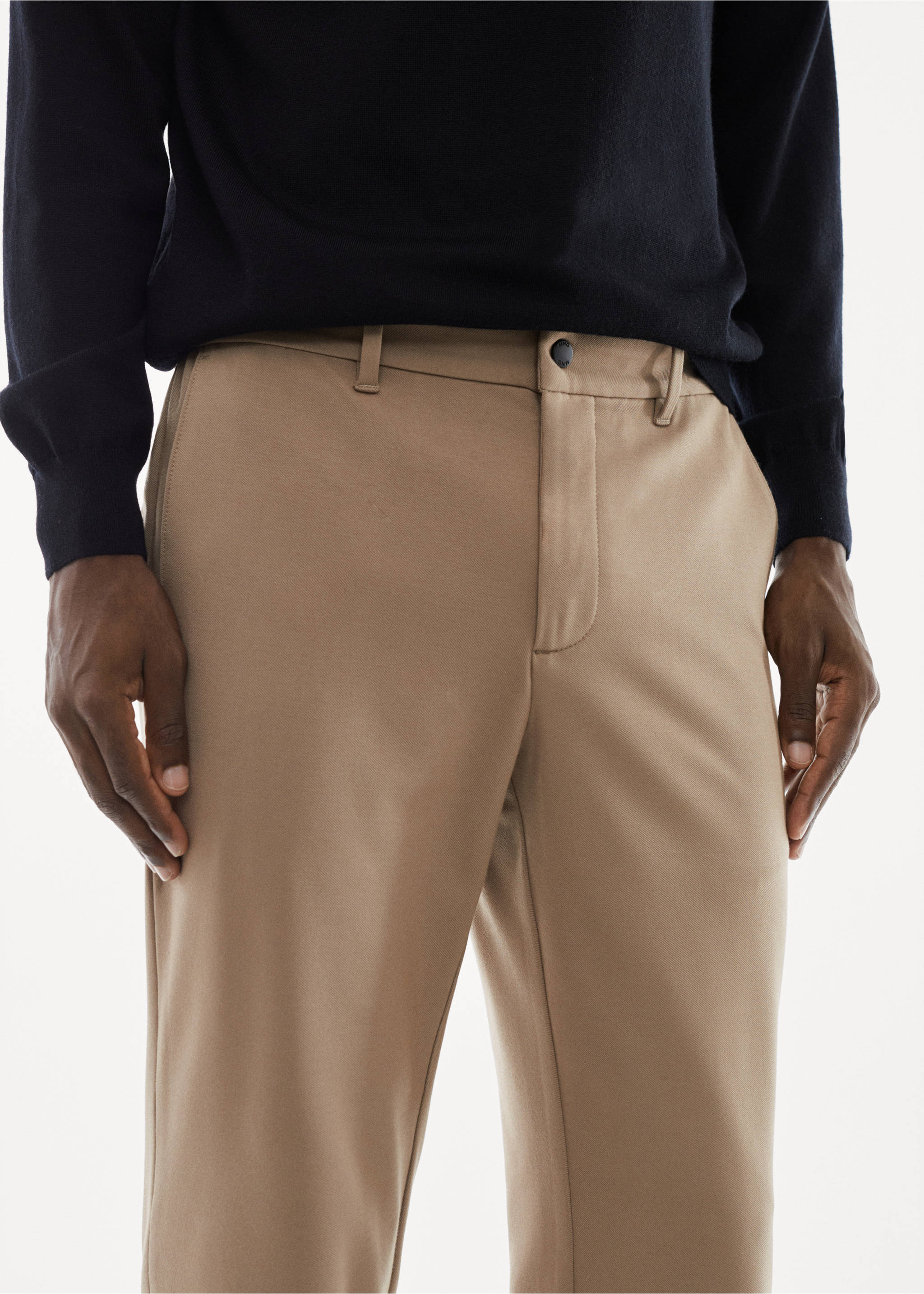Pantalón slim fit antiarrugas - Detalle del artículo 1, Marrón medio. Ref: 57094756-00.