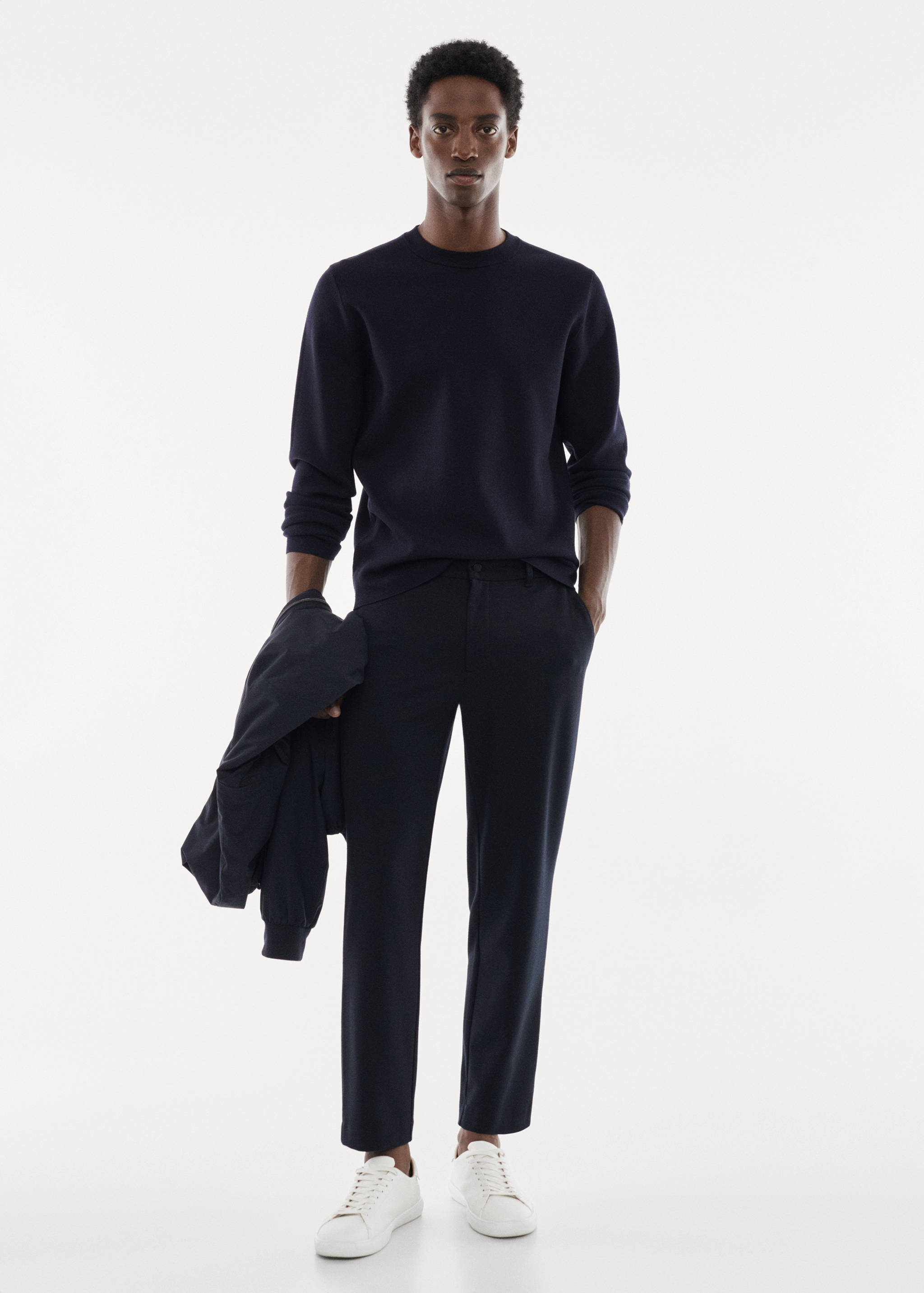 Pantalón slim fit antiarrugas - Plano general