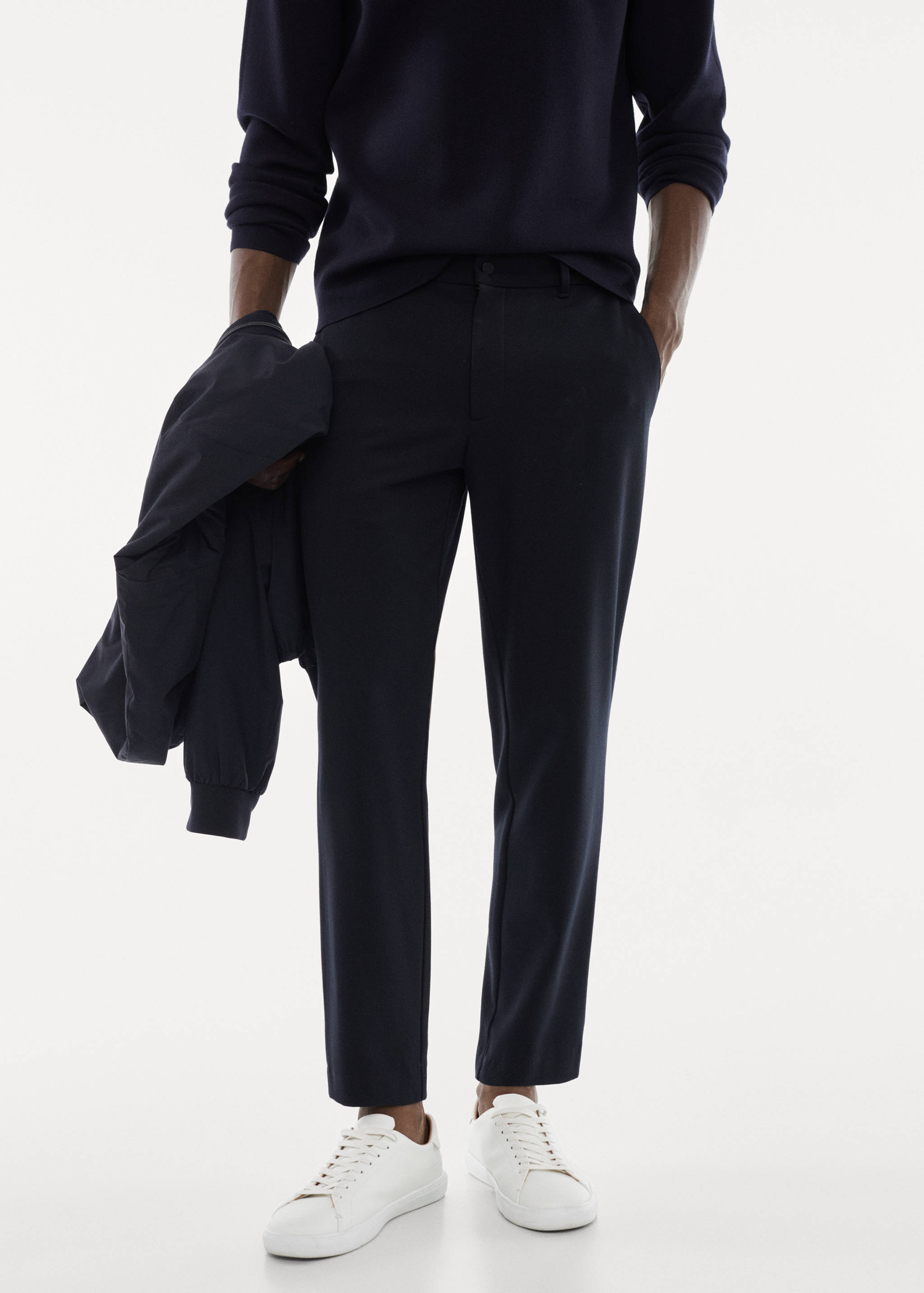 Pantalón slim fit antiarrugas - Plano medio