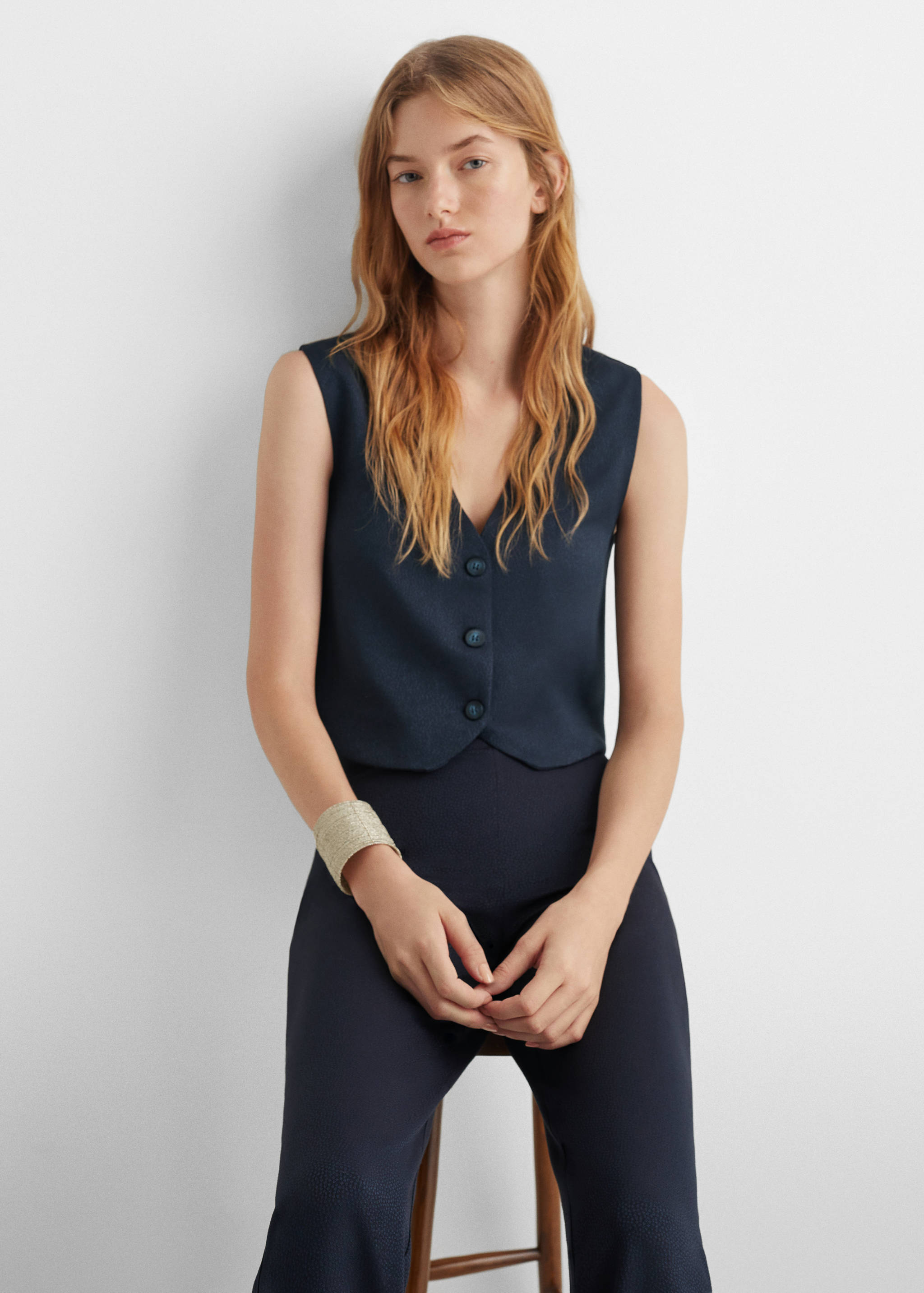 Suit vest with buttons - Details of the article 2