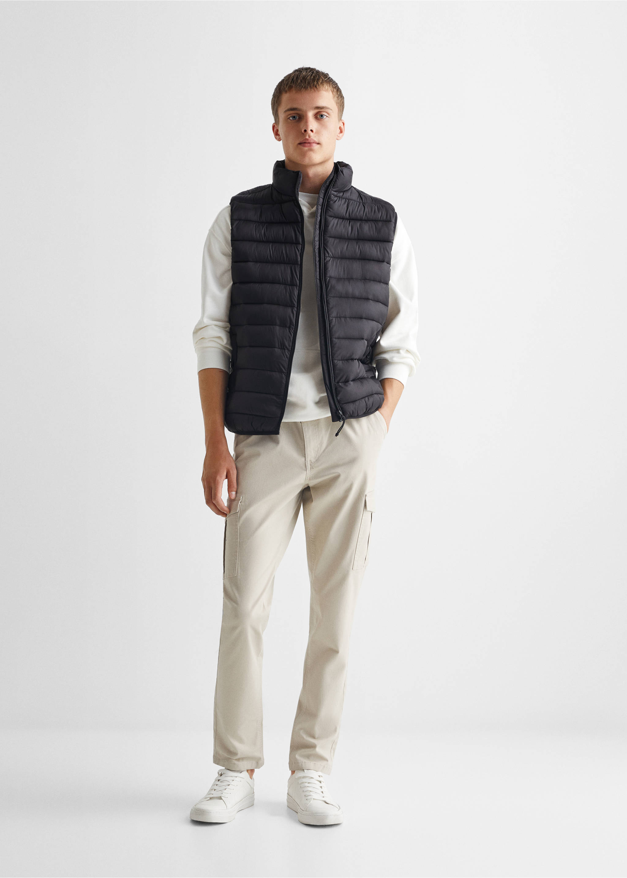 Quilted gilet - General plane, Black. Ref: 57095132-00.