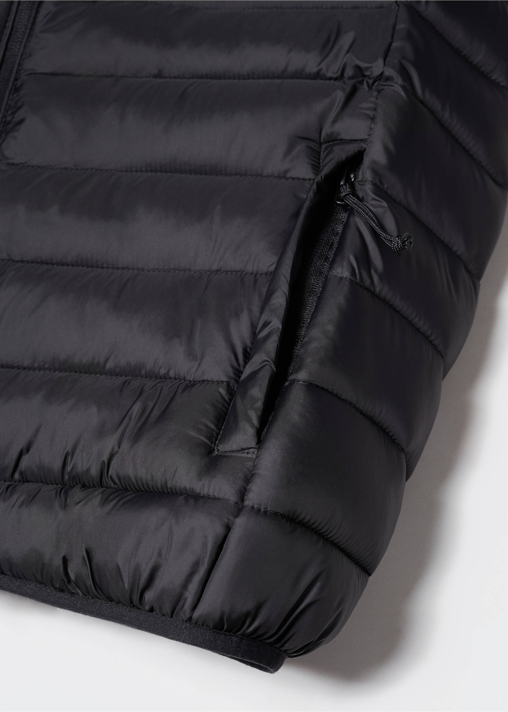 Quilted gilet - Details of the article 8, Black. Ref: 57095132-00.