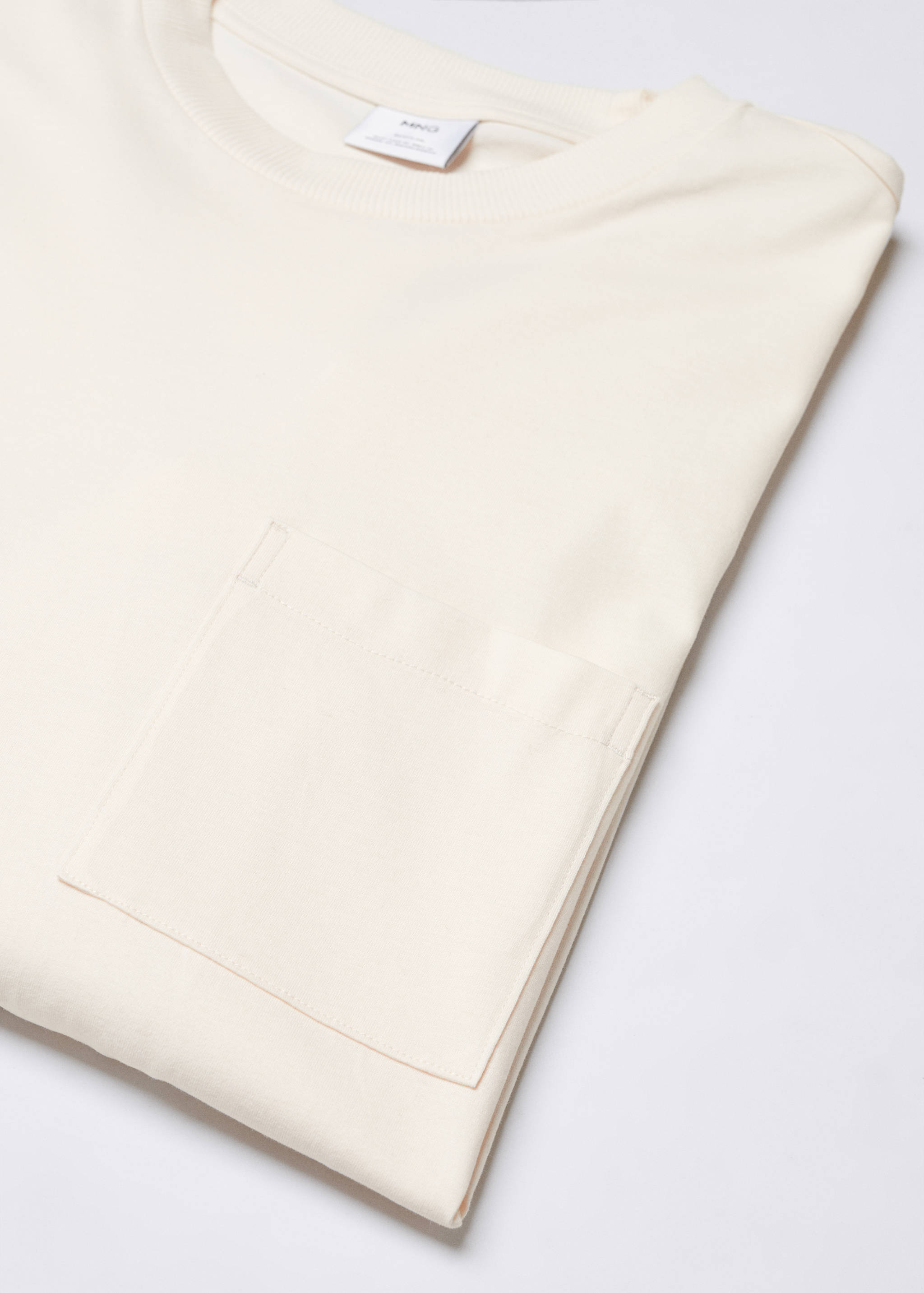 Long-sleeved t-shirt with pockets - Details of the article 8