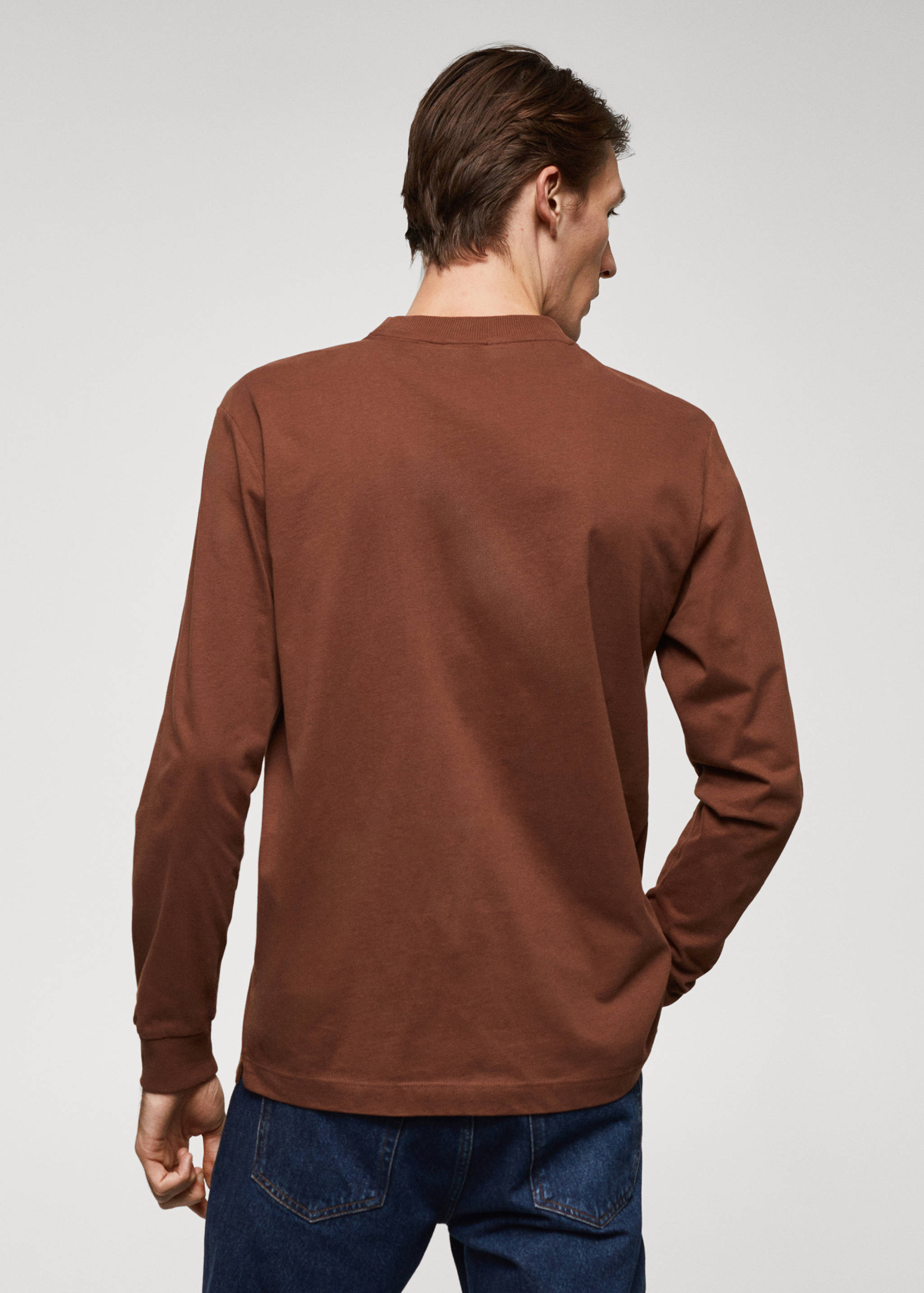 Long-sleeved t-shirt with pockets - Reverse of the article