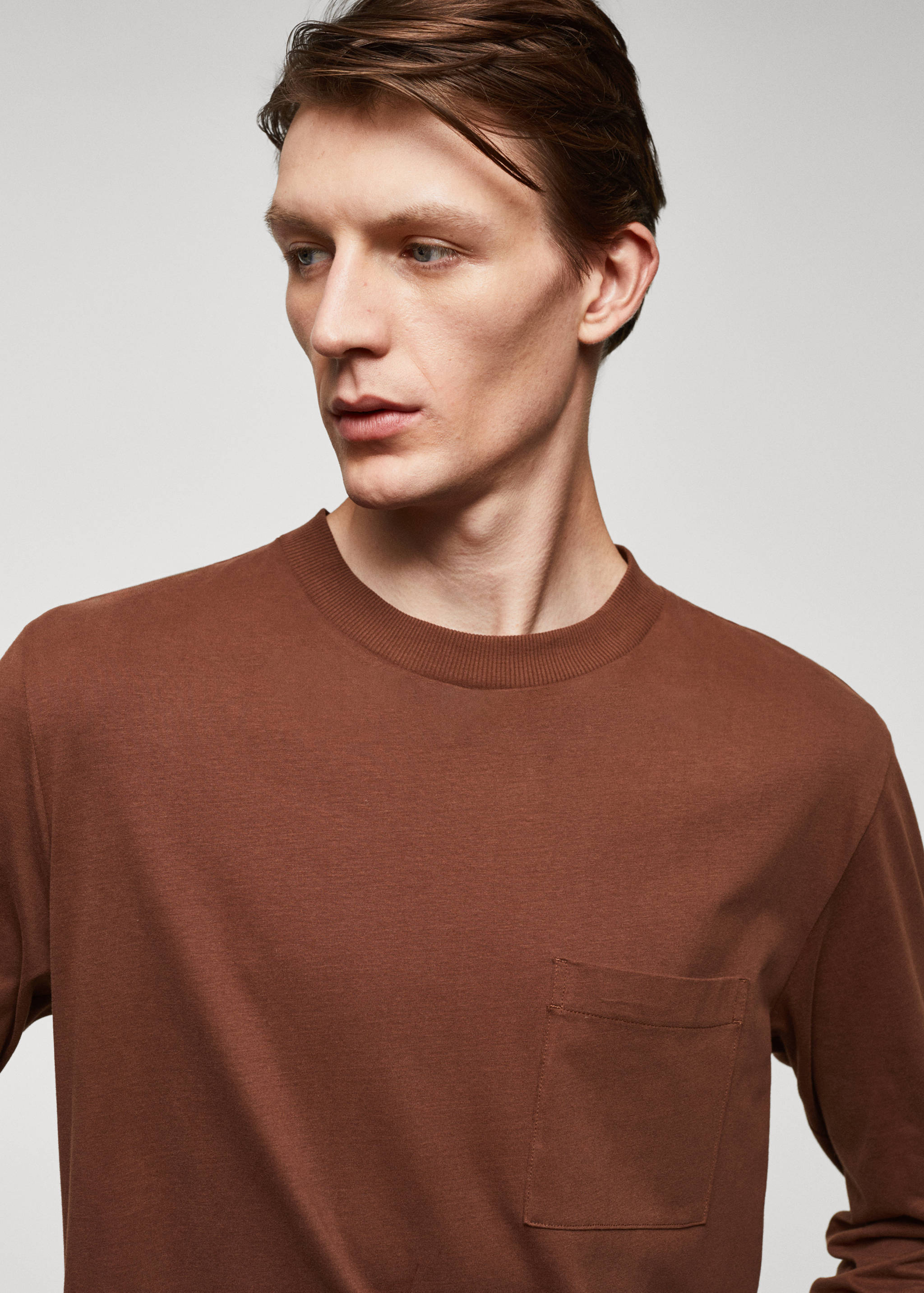 Long-sleeved t-shirt with pockets - Details of the article 1