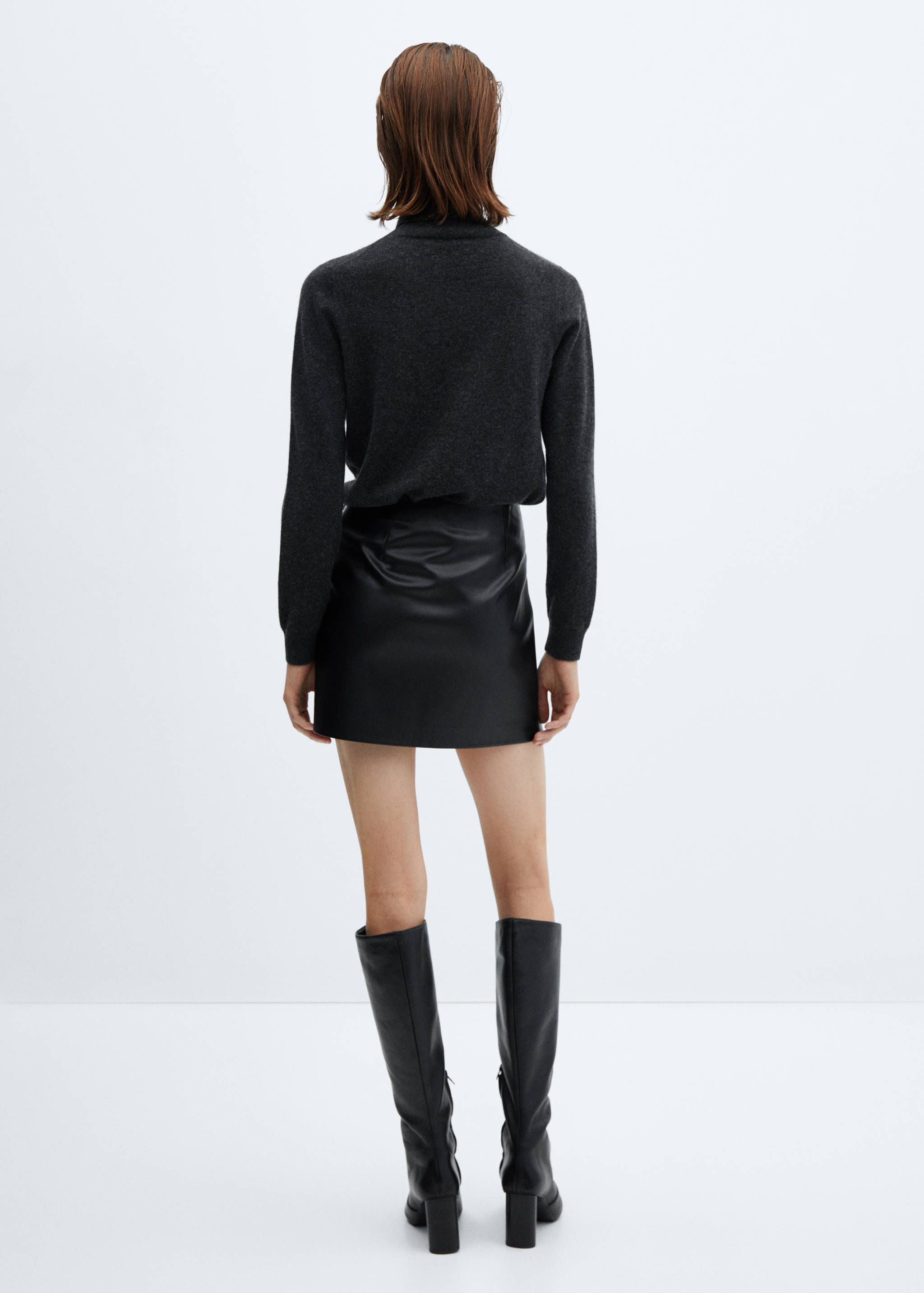 Short faux-leather skirt with buckle - Reverse of the article