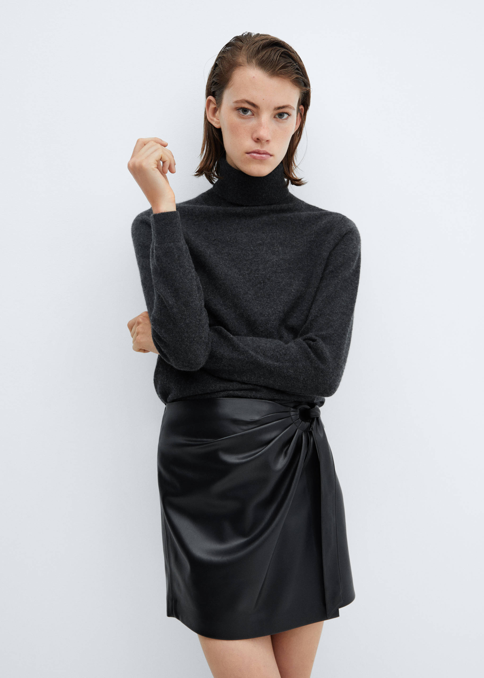 Short faux-leather skirt with buckle - Details of the article 1
