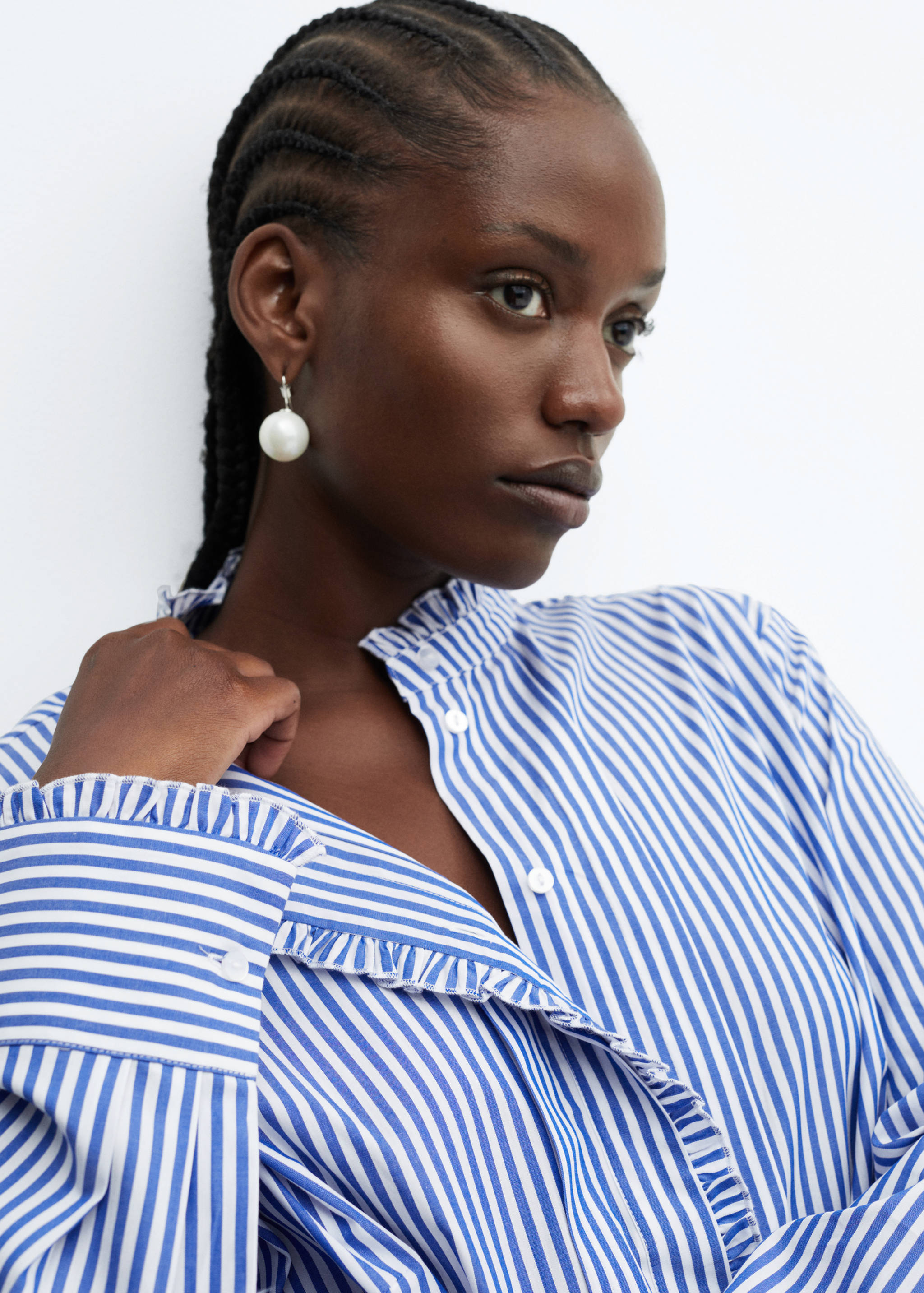 Shirt with frilly trim - Details of the article 4